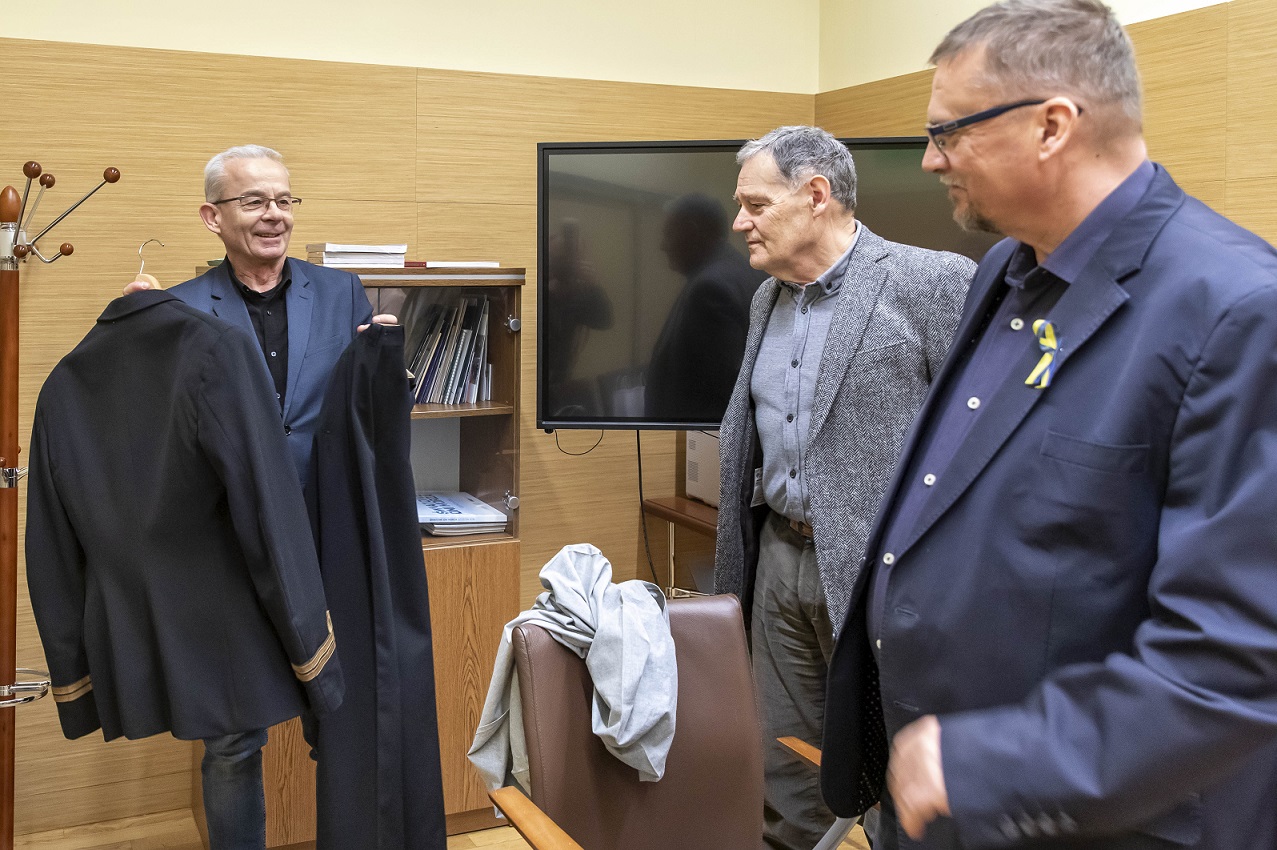 Zabytkowy mundur trafił do Muzeum Marynarki Wojennej kilka miesięcy temu - zgodnie z wolą spadkobierc&oacute;w po poruczniku Piaseckim, fot. Henryk Nagrodzki / MMW