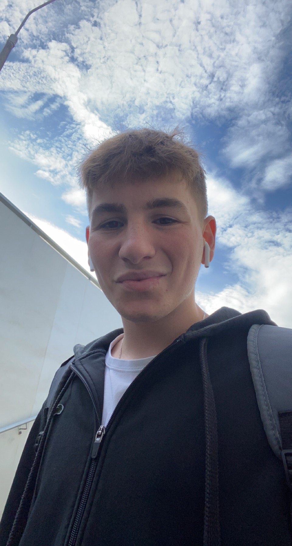 Zdjęcie portretowe młodego mężczyzny 