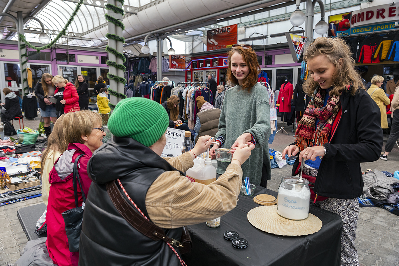 Jak zrobić mus do czyszczenia pokazały dziewczyny z "Ziemiosfery". Fot. Przemysław Kozłowski / ARG