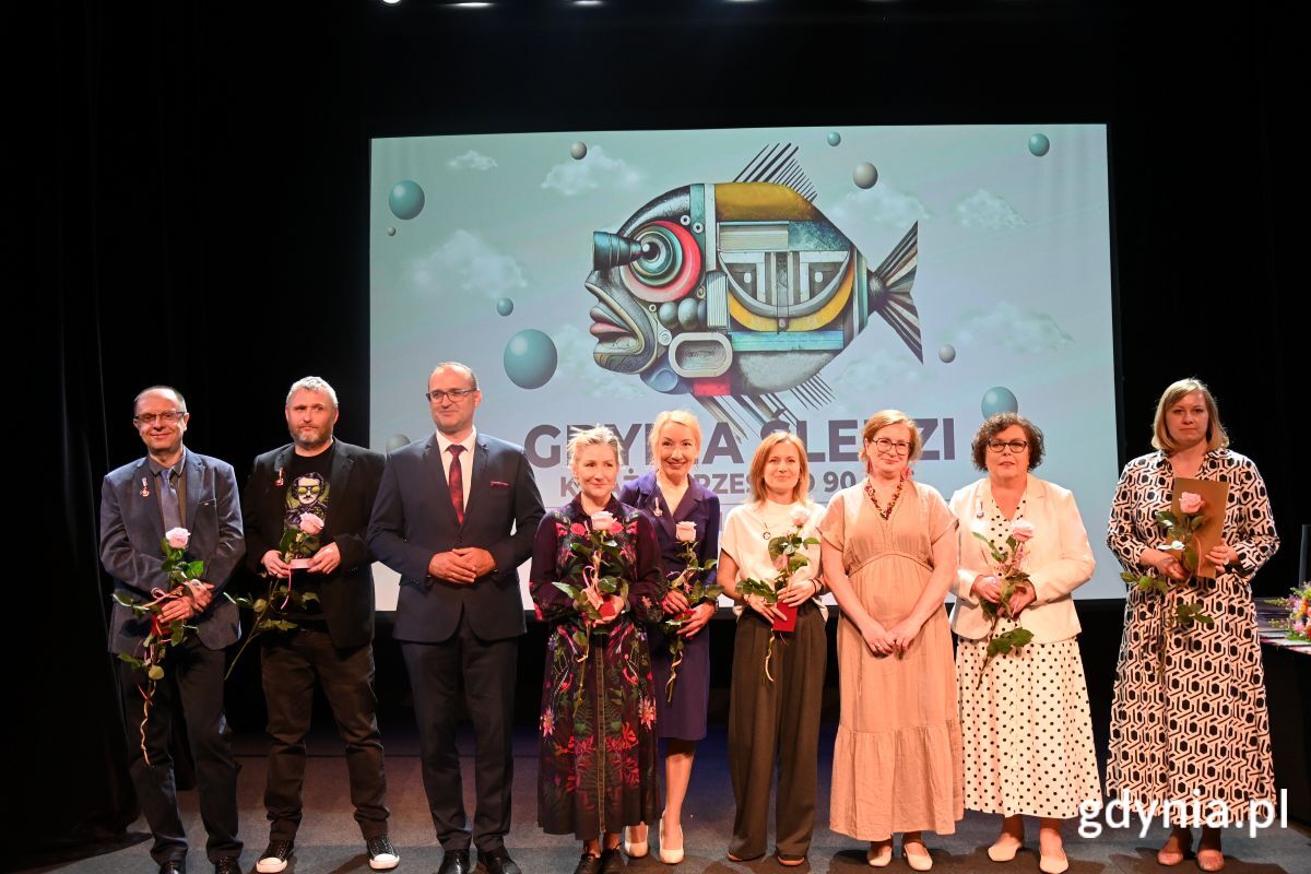 Wicewojewoda pomorski, Emil Rojek wręczył gdyńskim bibliotekarzom odznaczenia Ministra Kultury i Dziedzictwa narodowego.