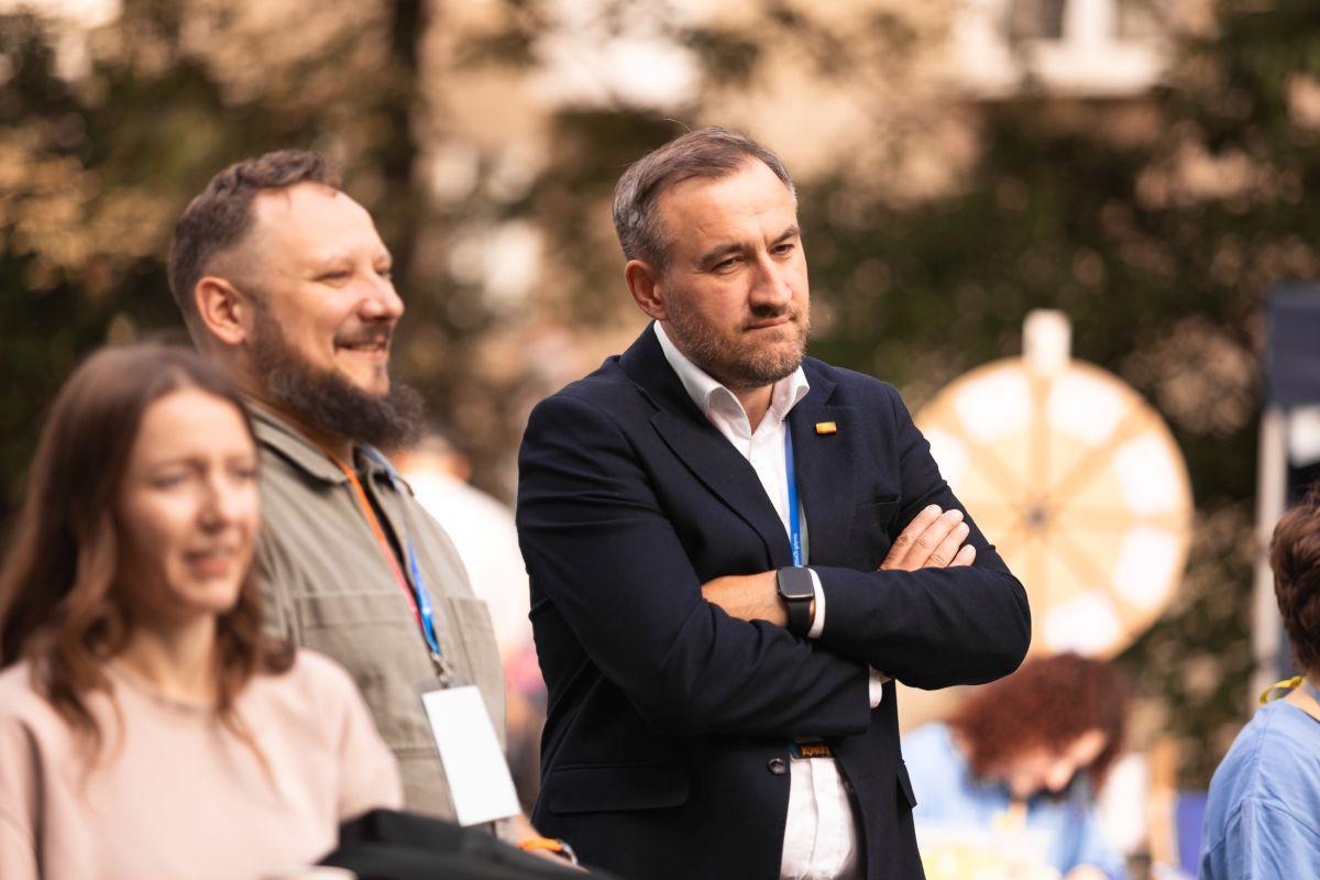 Wiceprezydent Gdyni Tomasz Augustyniak spotkał się z młodzieżą na pierwszej edycji KONEKT