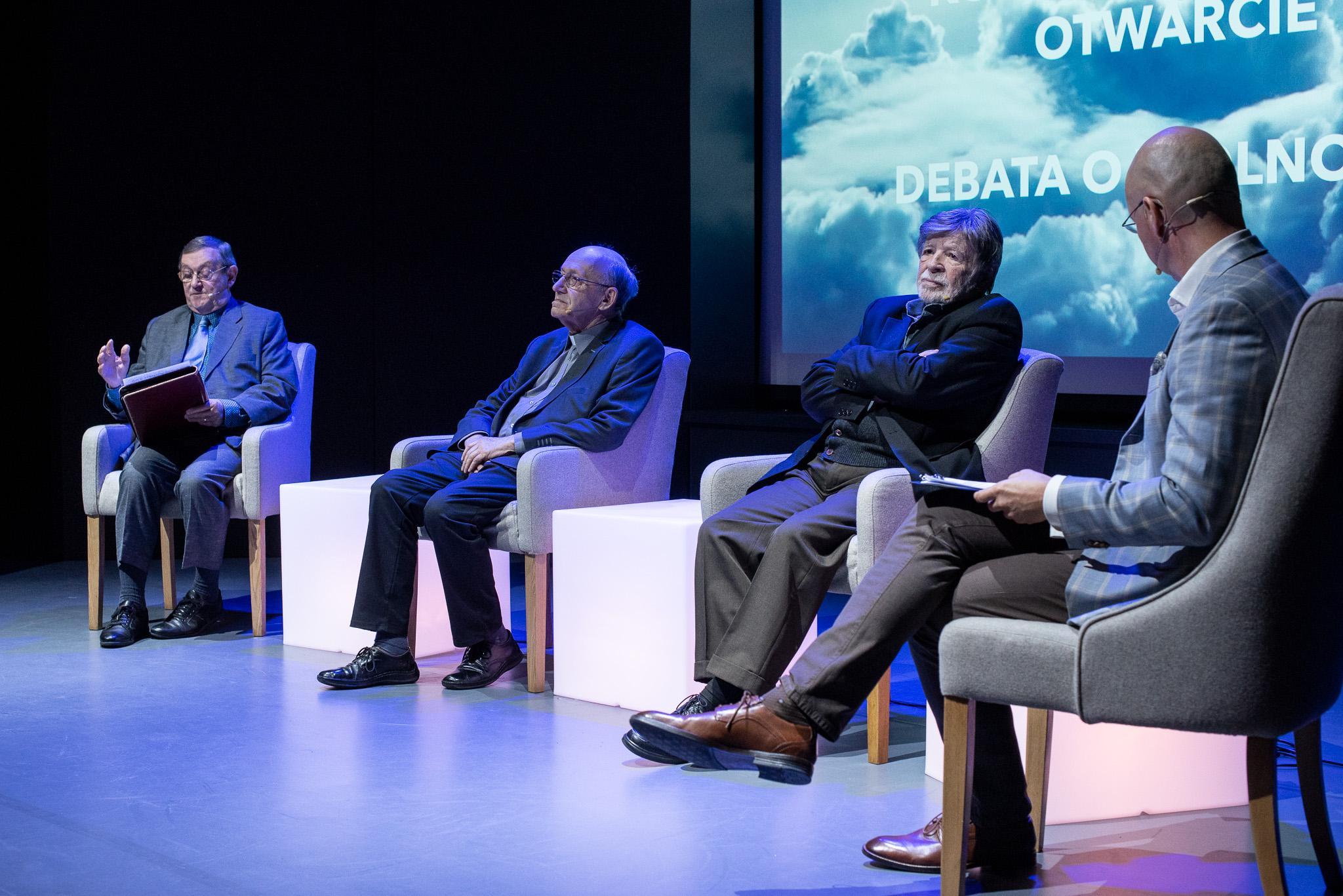 Uczestnicy debaty - Norman Davies, Michał Heller i Szewach Weiss, fot. Dawid Linkowski