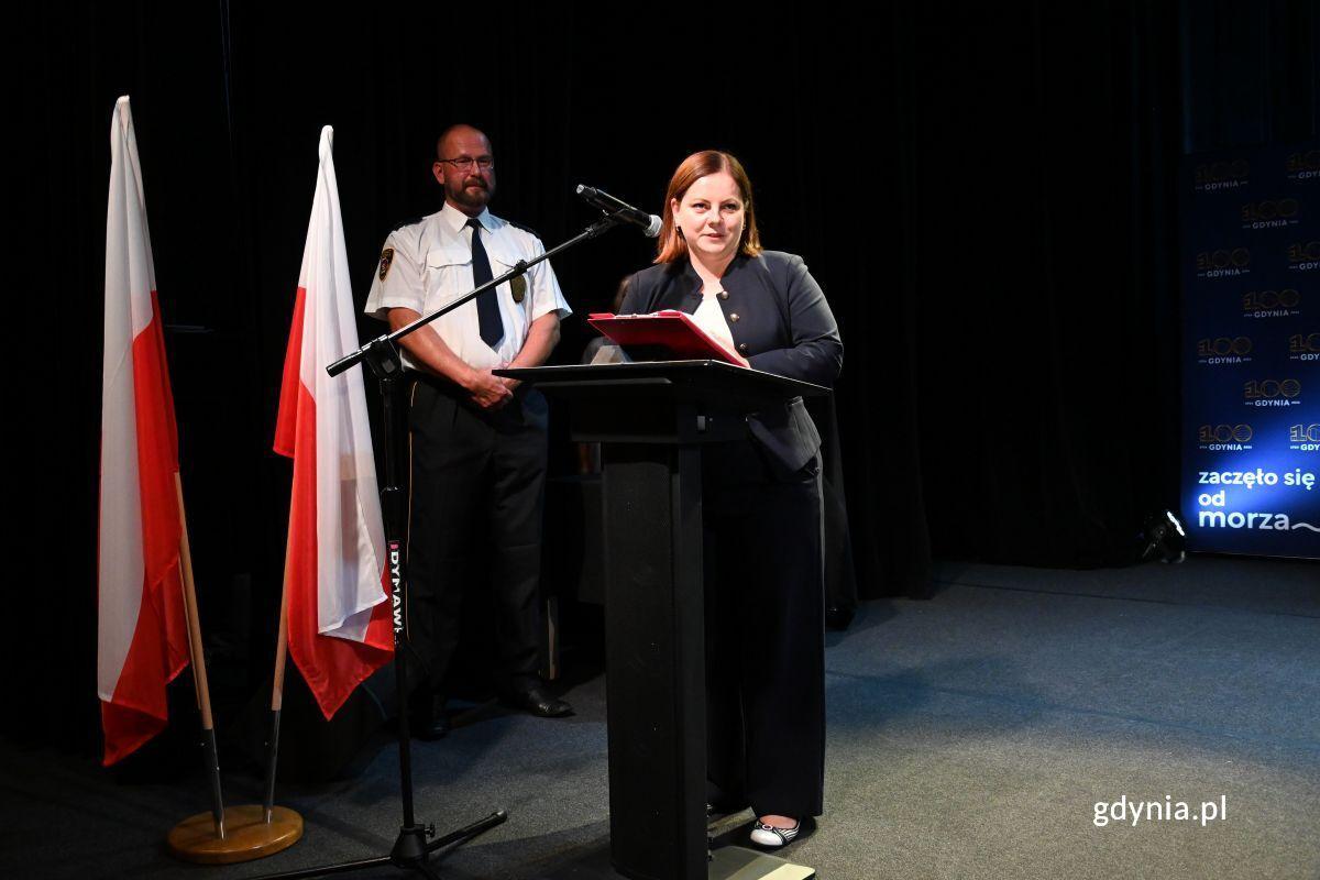 Prezydent Aleksandra Kosiorek w trakcie Dnia Straży Miejskiej w Gdyni 