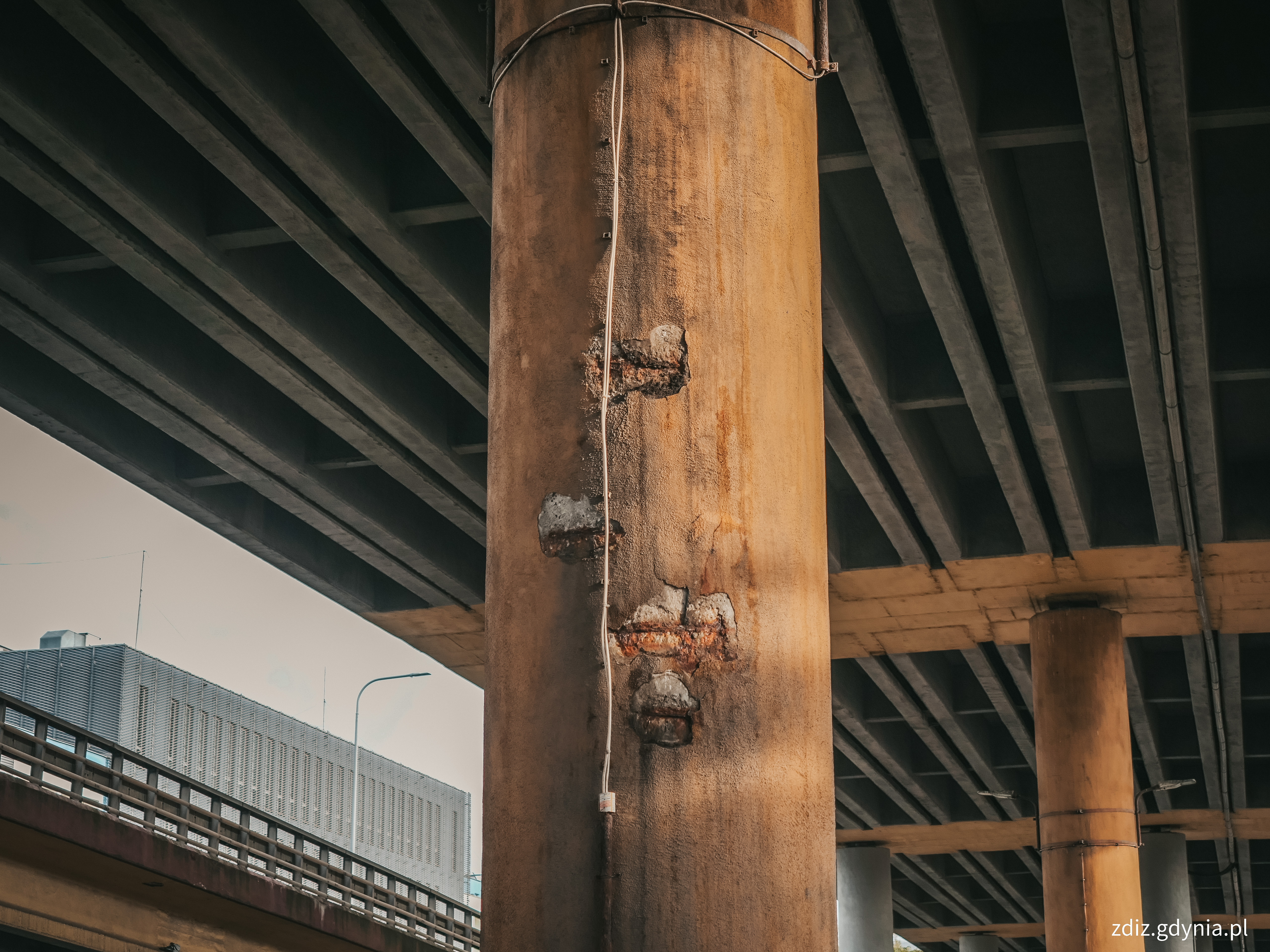 Ograniczenie tonażu na Estakadzie Kwiatkowskiego, między ul. Morską a Hutniczą. // fot. M. Mielewski