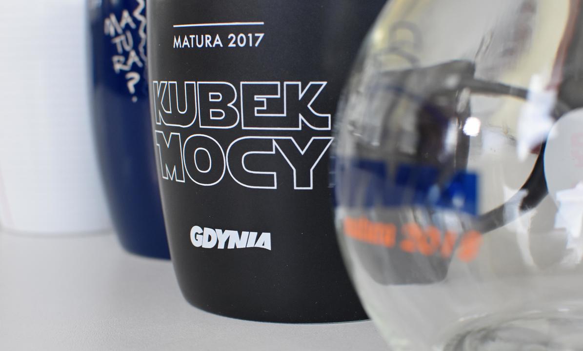 Wcześniejsze wersje kubk&oacute;w maturalnych, fot. Kamil Złoch / archiwum