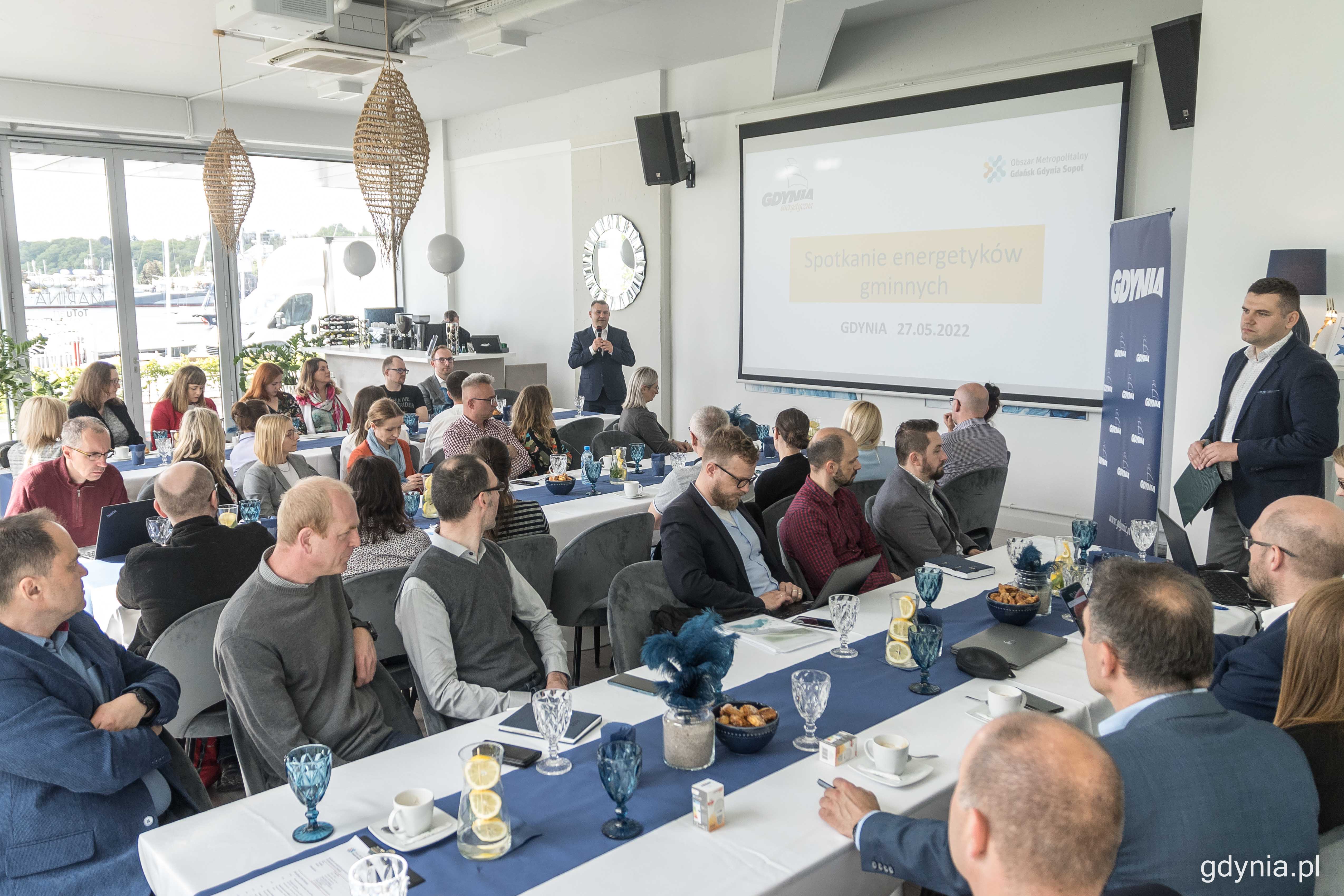 Michał Pasieczny, burmistrz Rumi i przewodniczący metropolitalnej Komisji Infrastruktury i Środowiska przemawia do uczestnik&oacute;w spotkania, fot. Kamil Złoch