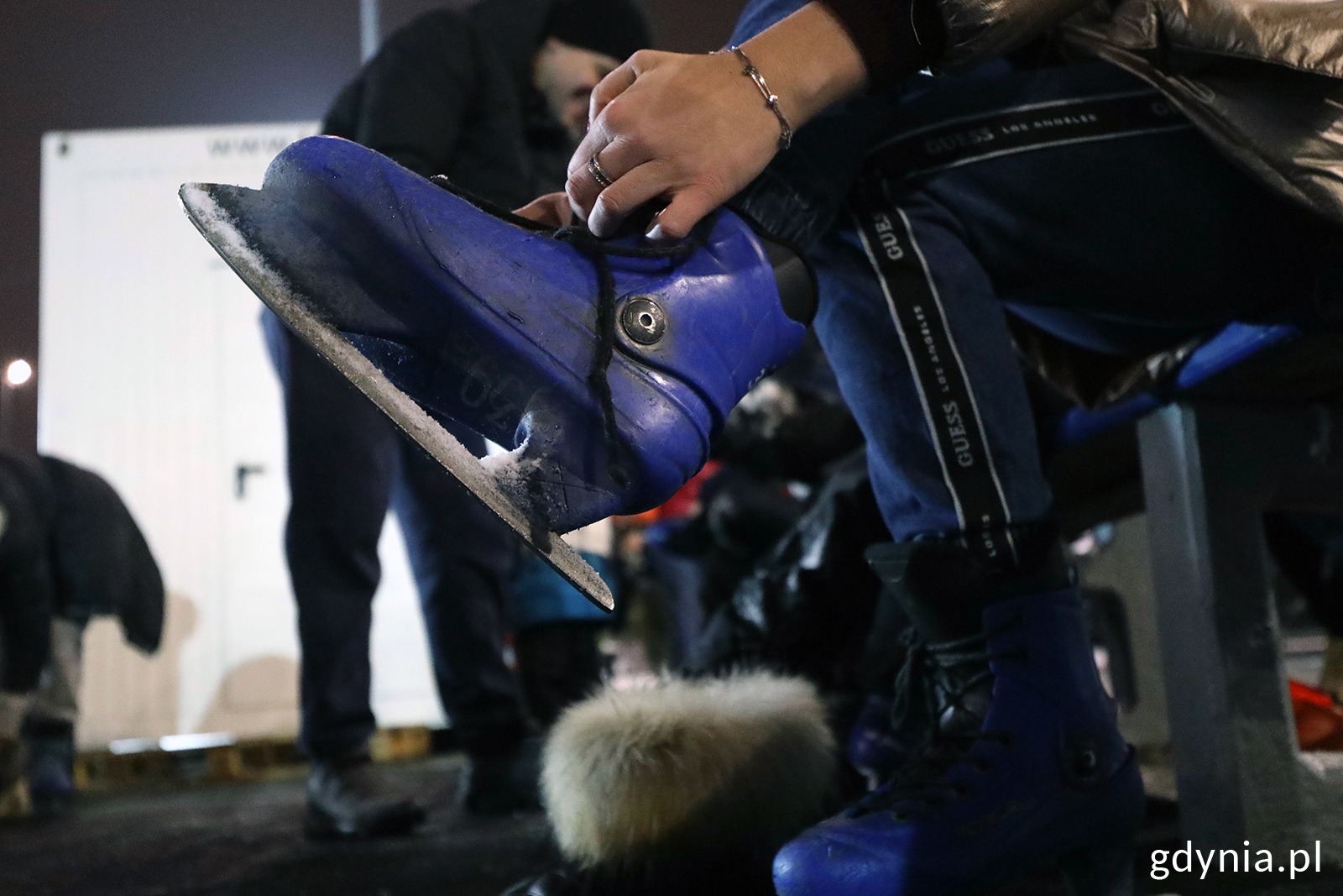 Na zdjęciu widzimy łyzwy na bliskim planie