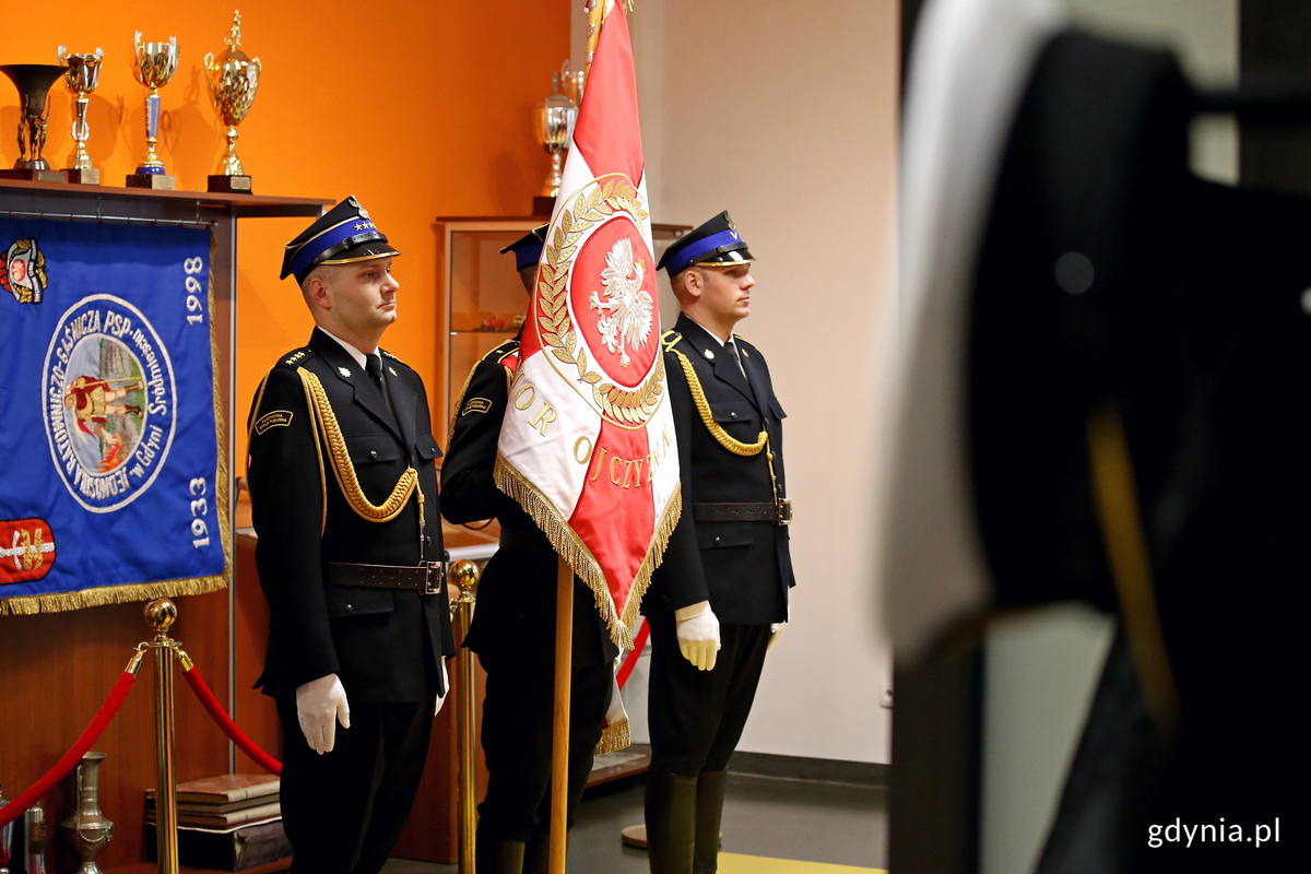 Uroczysty apel pożegnalny st. brygadiera Mirosława Mendyka. Fot. Przemysław Kozłowski