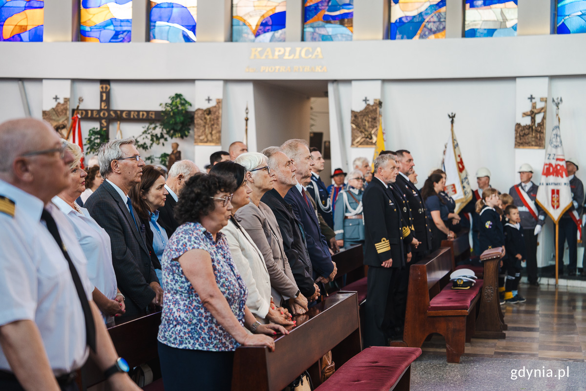 Uroczysta msza święta z okazji Święta Morza w kościele pw. Matki Bożej Nieustającej Pomocy i Św. Piotra Rybaka z udziałem asysty honorowej oraz kampanii reprezentacyjnej odbyła się w piątek, 23 czerwca. Fot. Mateusz Dietrich