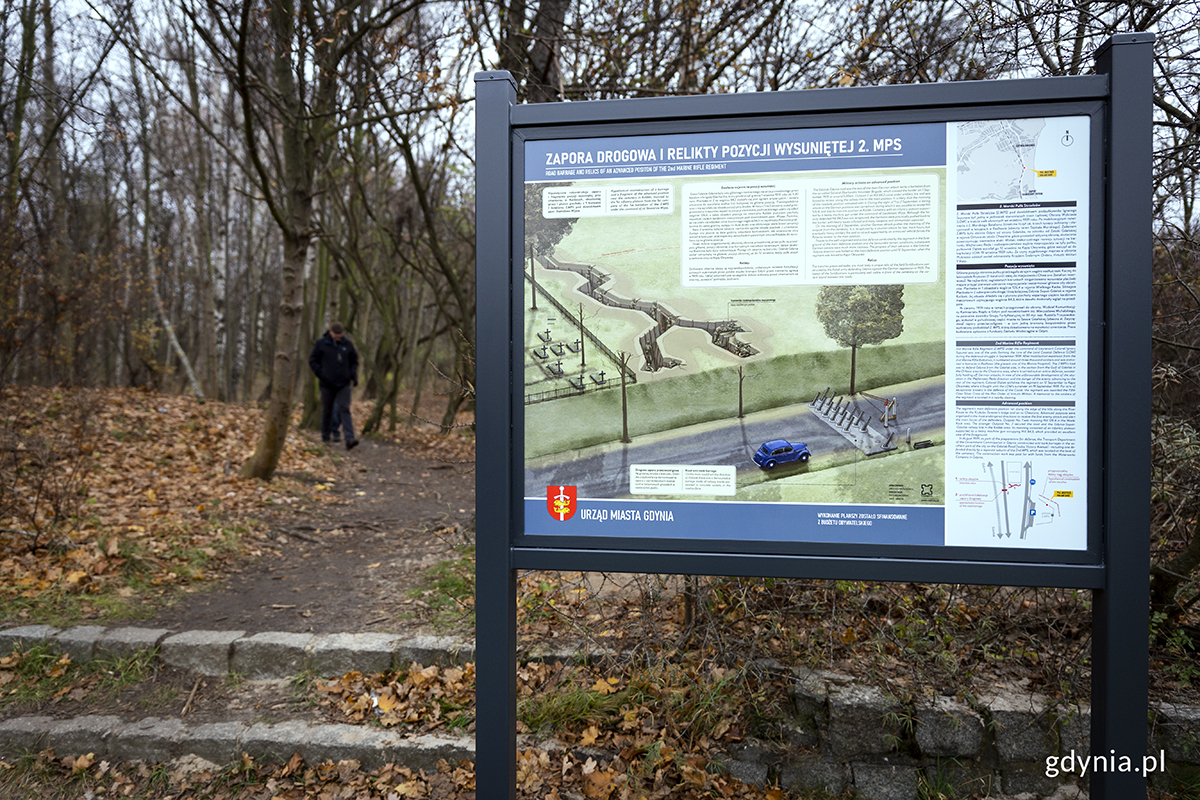 Tablica przy Pomniku Obrońc&oacute;w Gdyni. Fot. Przemysław Kozłowski