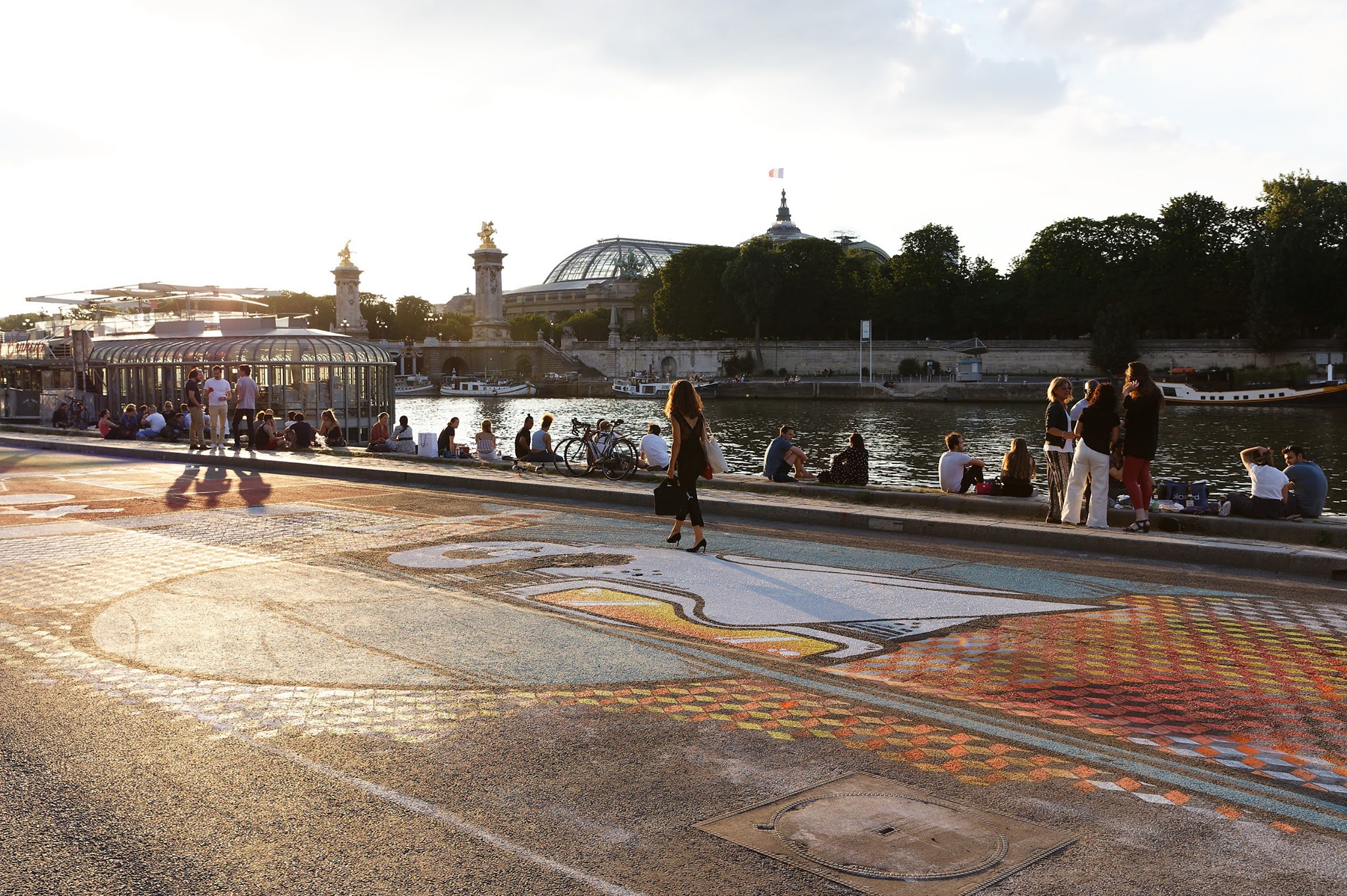 Bulwar nad Sekwaną odebrany samochodom i oddany ludziom. Źr&oacute;dło: www.facebook.com/HidalgoAnne