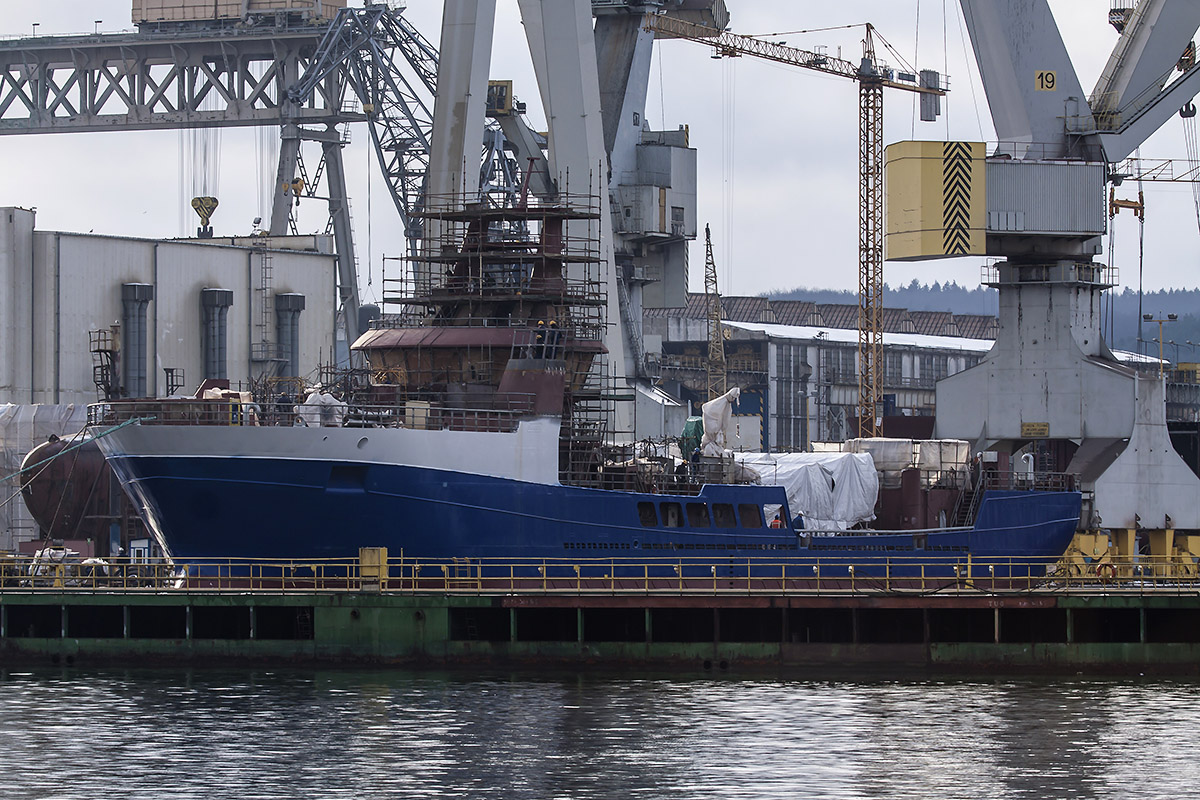 Statek Aqua Trom&oslash;y podczas prac w stoczni Crist, fot. www.portalmorski.pl