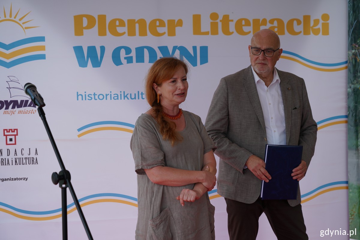 Natalia Gromow, dyreltor Biblioteki Gdynia i Jacek Oryl, wiceprezes zarządu Fundacji Historia i Kultura
