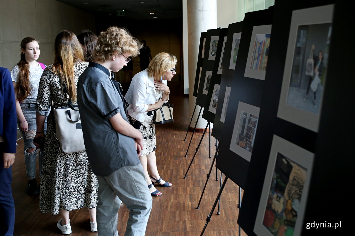 Wystawa prac laureat&oacute;w konkurs&oacute;w plastycznych i fotograficznych. Fot. Przemysław Kozłowski