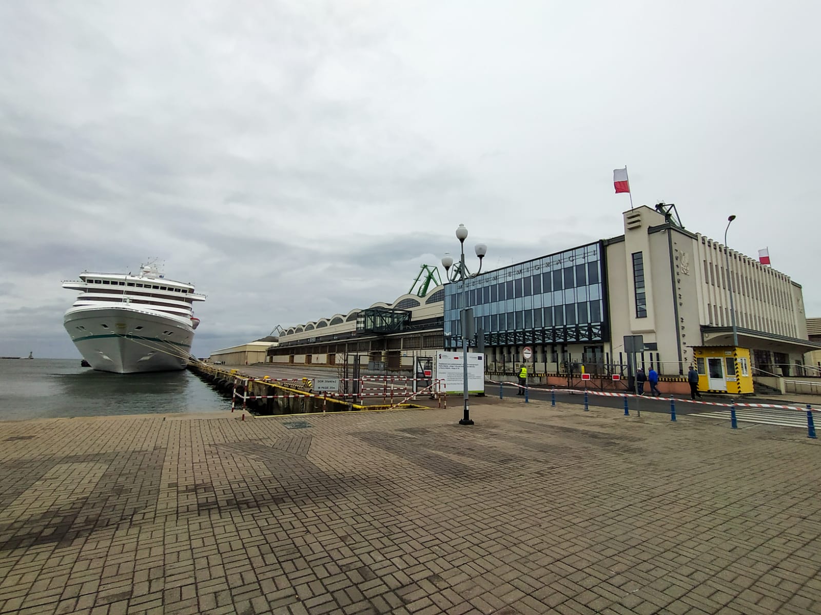 Artania cumuje przy Nabrzeżu Francuskim, fot. Paweł Kukla