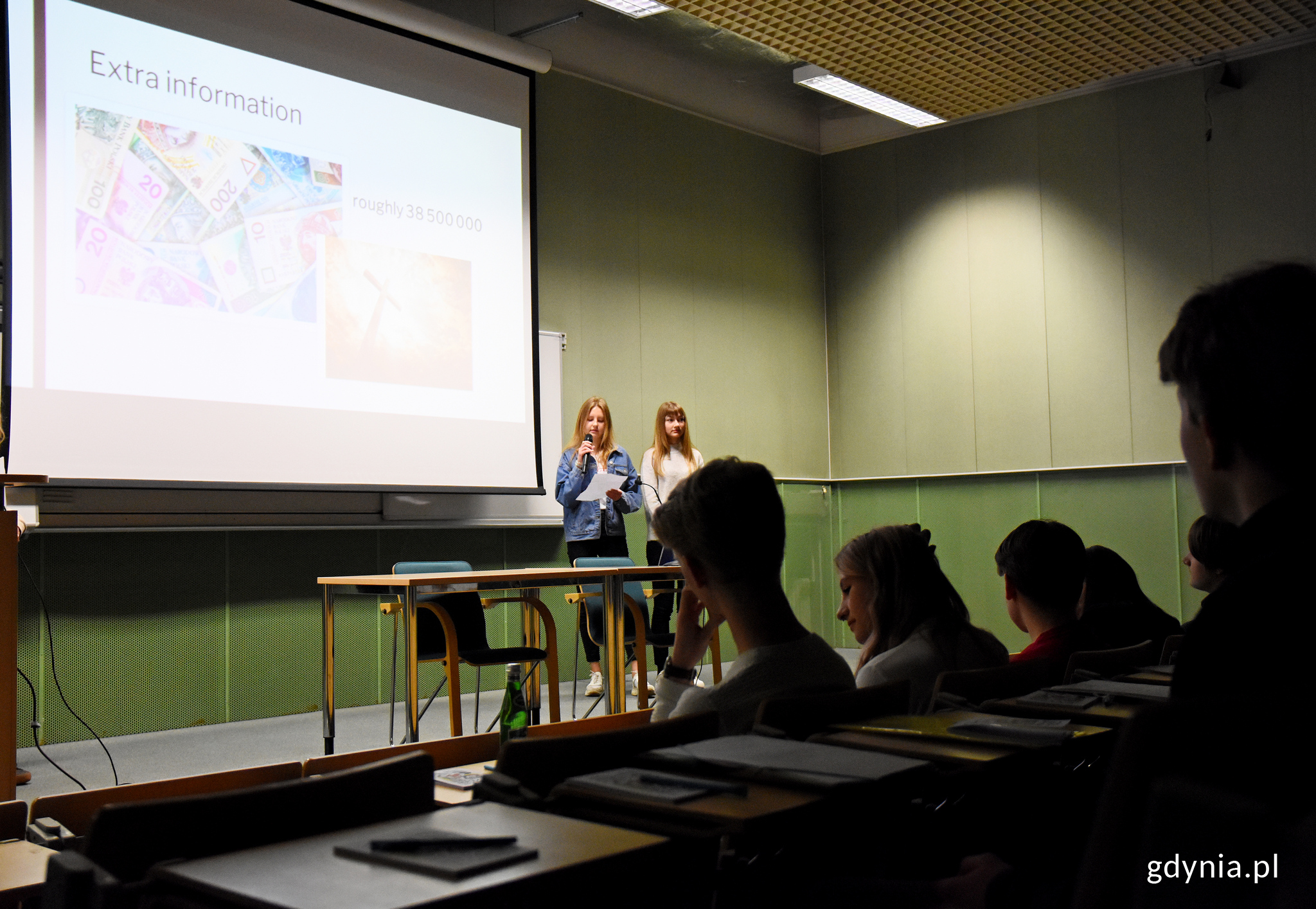 Uczniowie z II LO i szkoły z Karlskrony w Pomorskim Parku Naukowo-Technologicznym, fot. Kamil Złoch