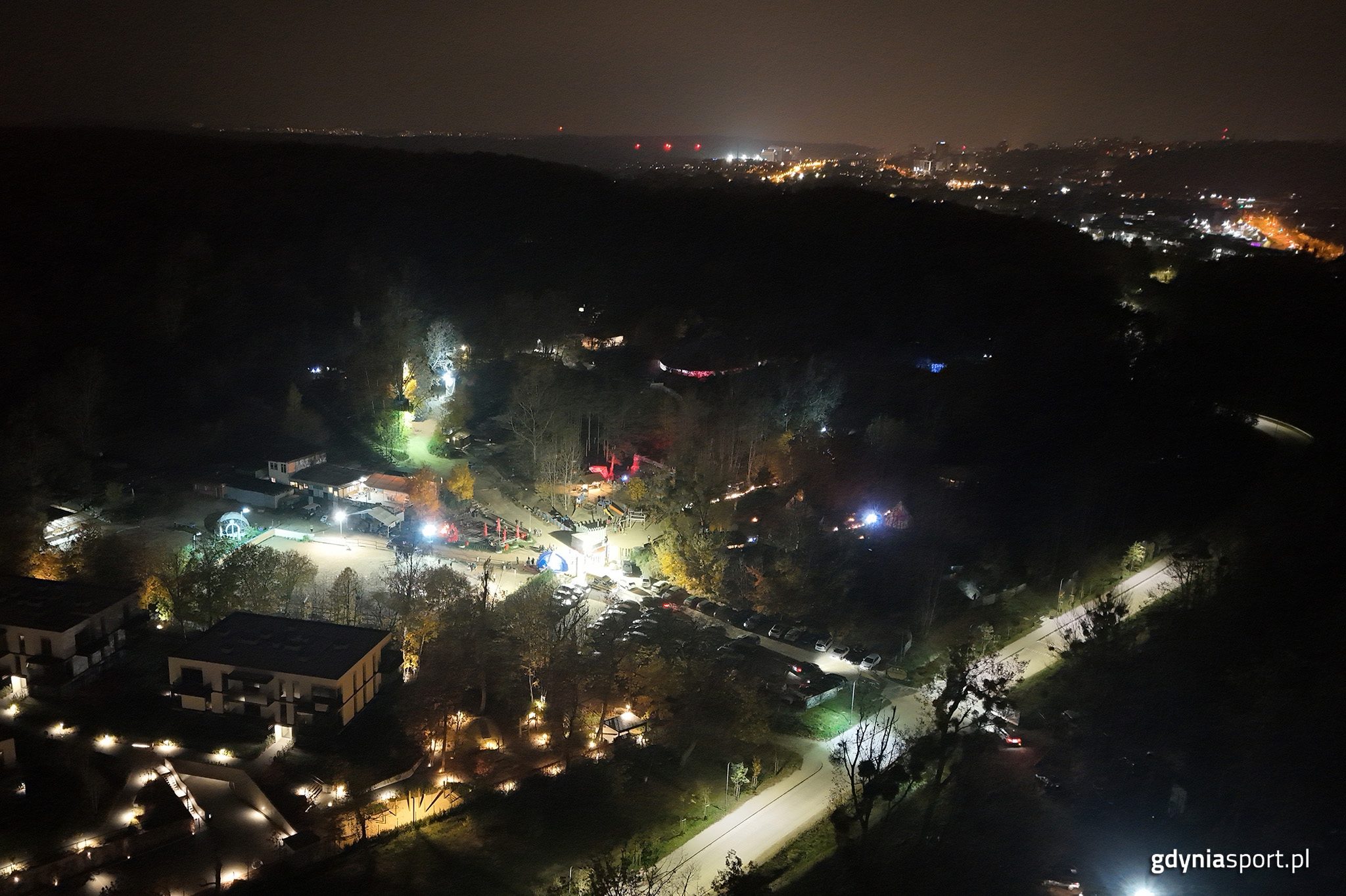 Adventure Park Kolibki po zmroku