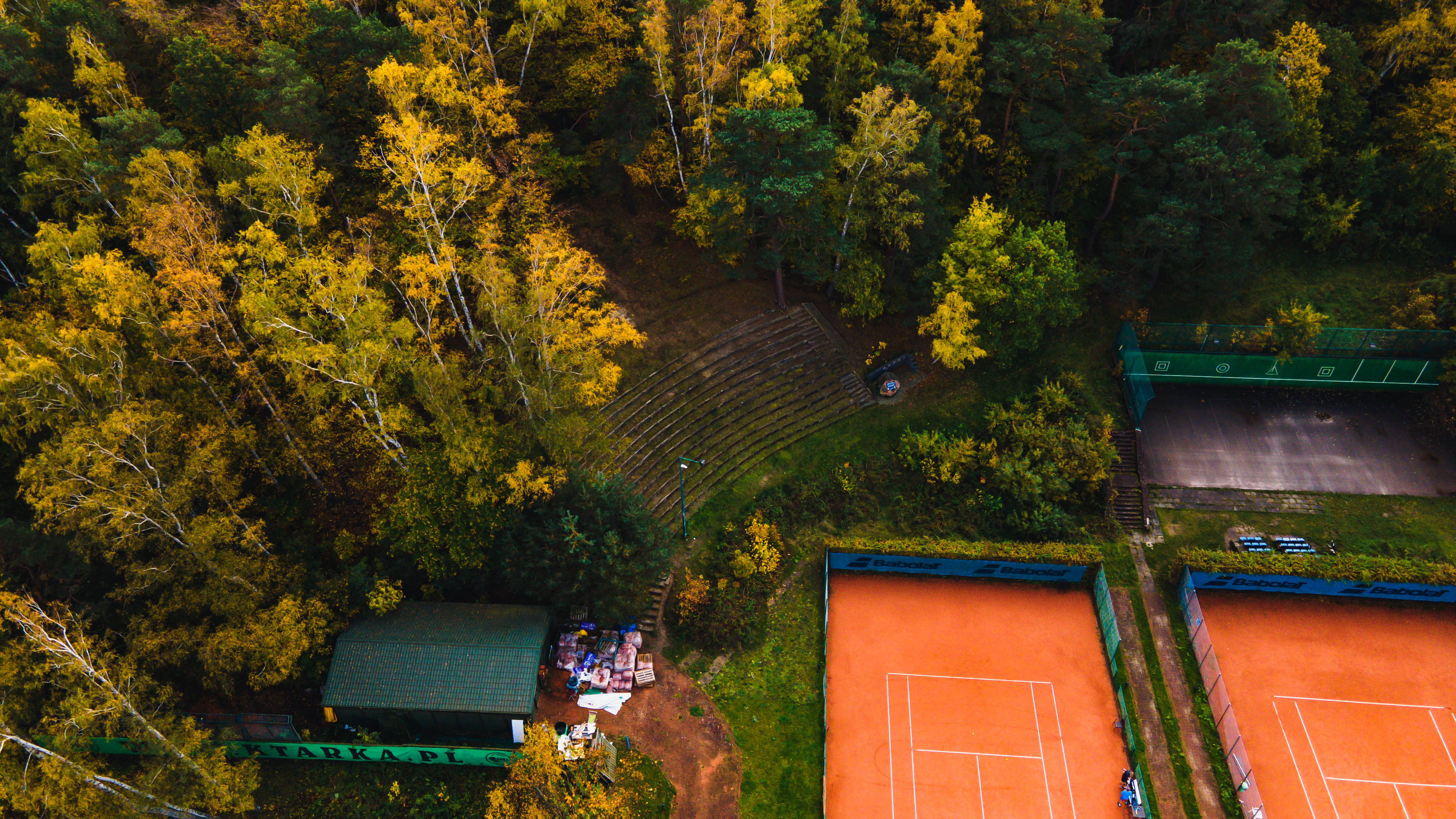 Charakterystyczna &bdquo;G&oacute;rka&rdquo;, czyli była trybuna kibic&oacute;w Arki Gdynia jest objęta ochroną konserwatorską, fot. Filip Czyżewski