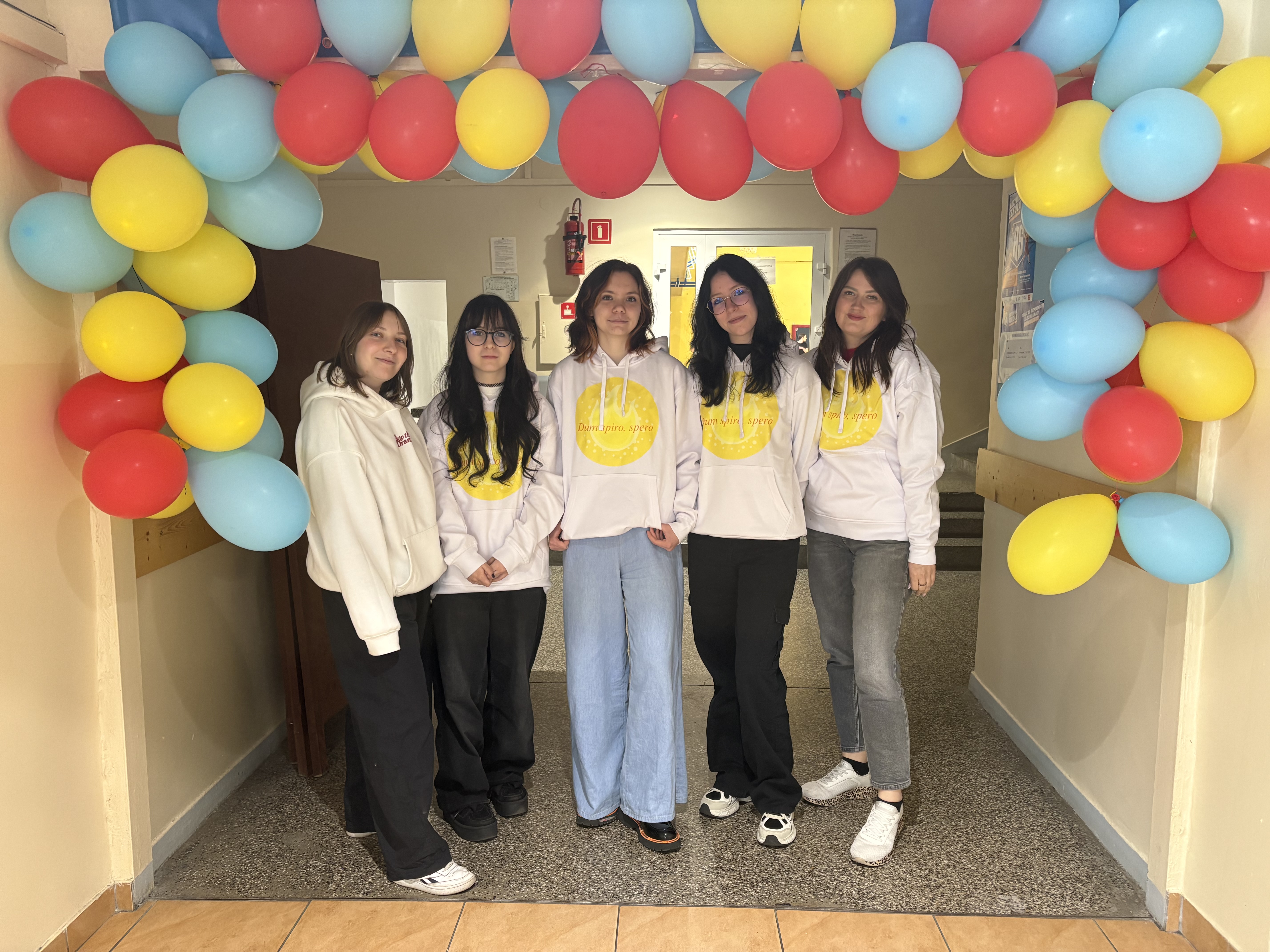 Część uczennic z nagrodzonego zespołu