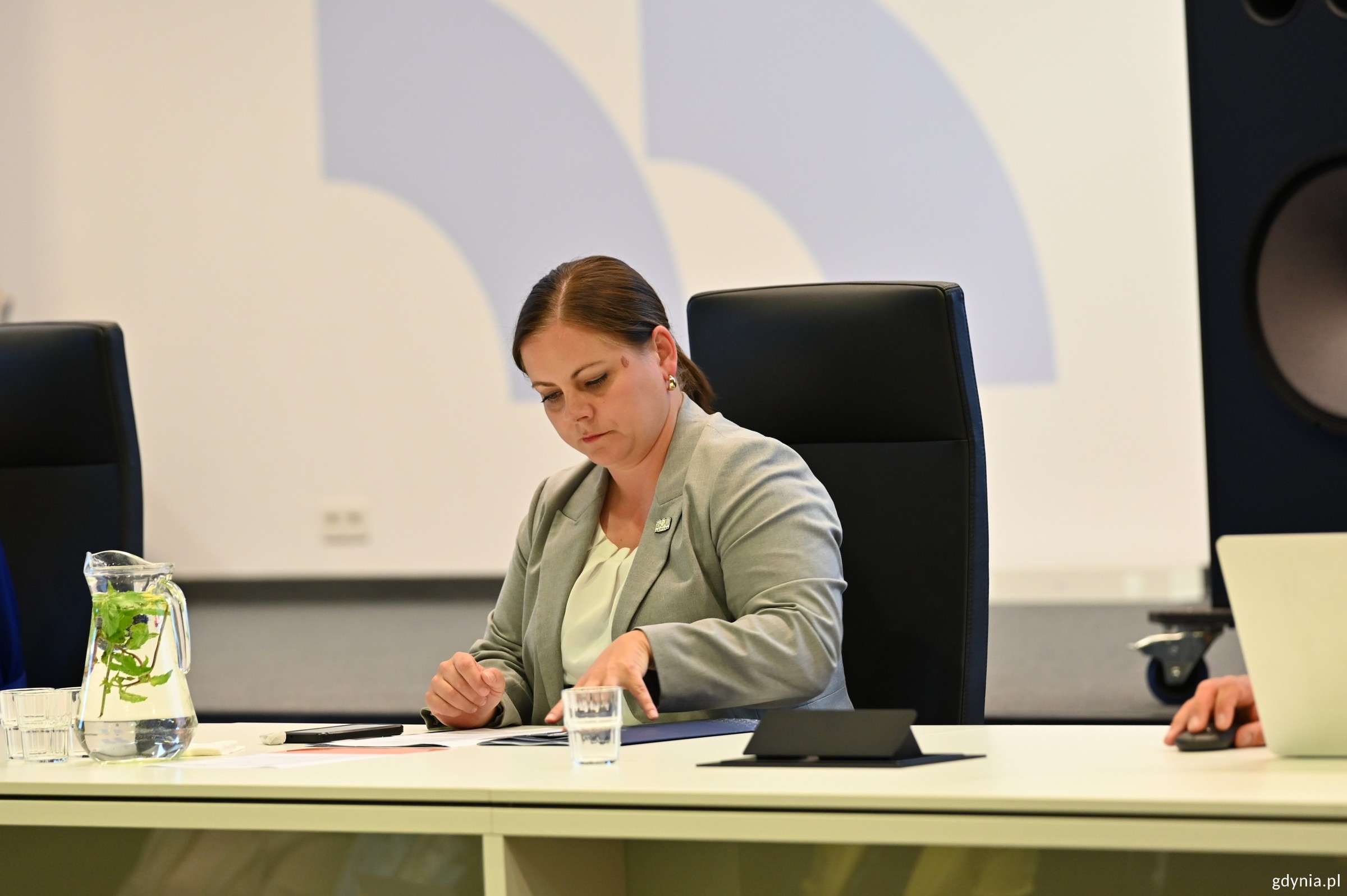 Aleksandra Kosiorek, prezydent Gdyni&nbsp;podczas zebrania członk&oacute;w OMGGS