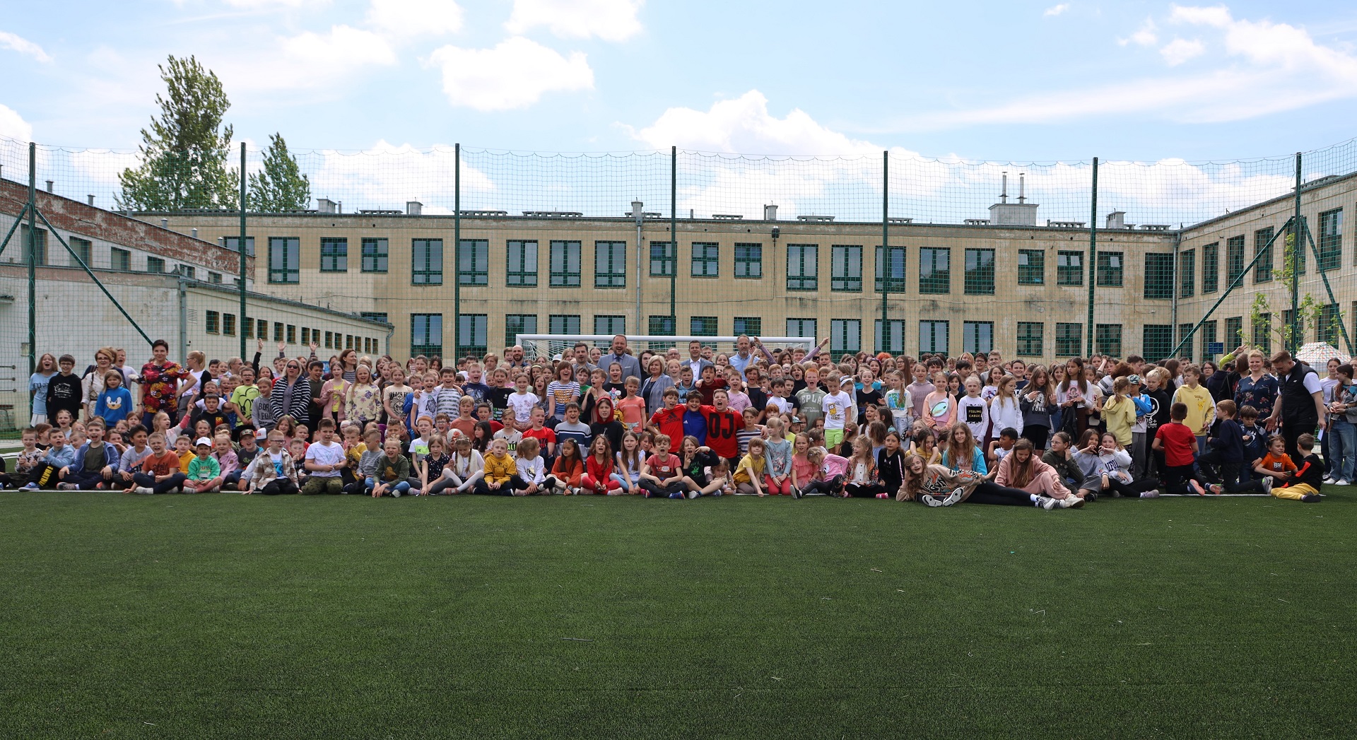 zdjęcie grupowe z otwarcia