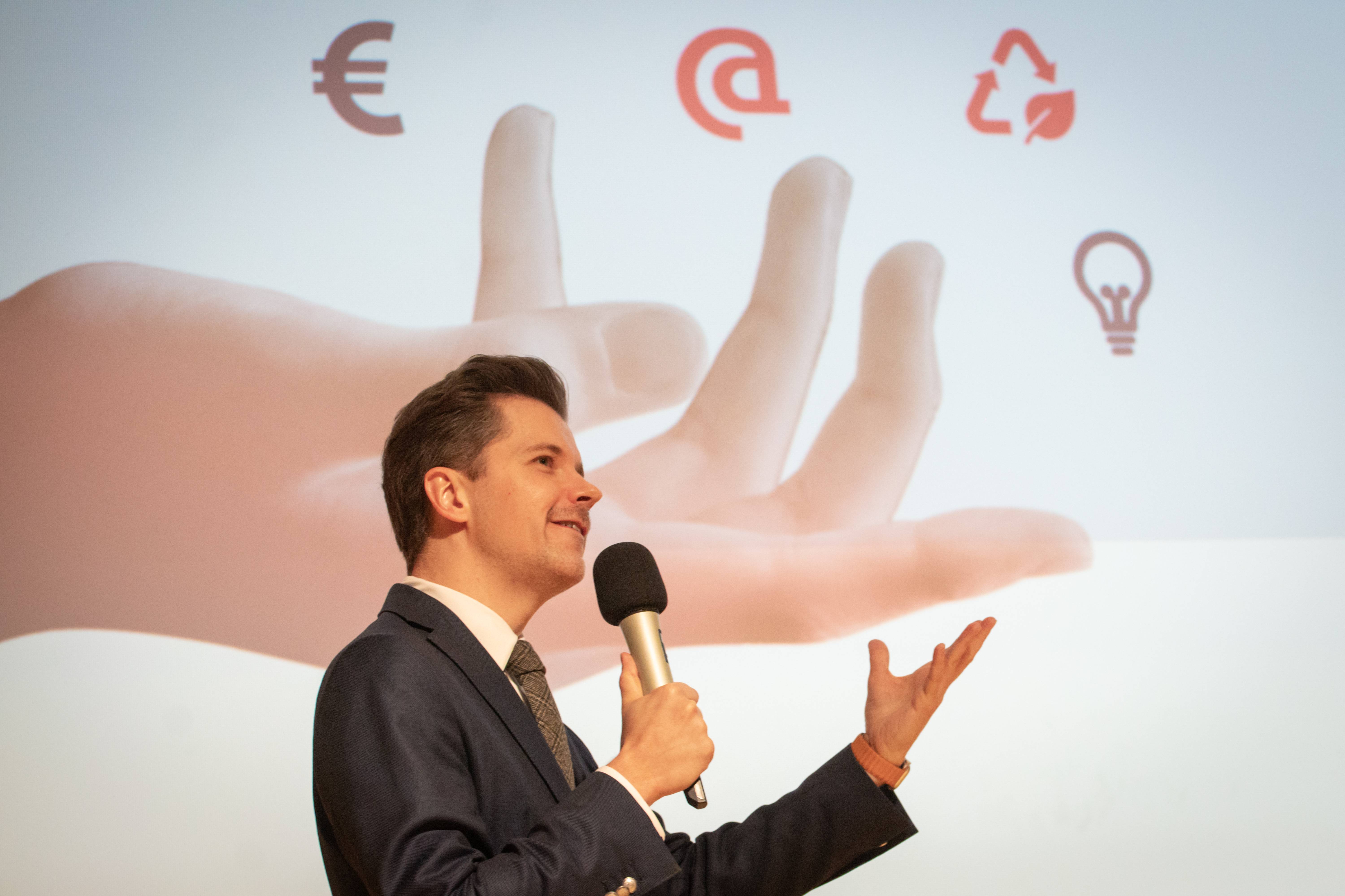 Radek Kotarski, znany gł&oacute;wnie z działalności w sieci, był jednym z prelegent&oacute;w tegorocznej edycji, fot. Anna Rezulak / Agencja Rozwoju Pomorza