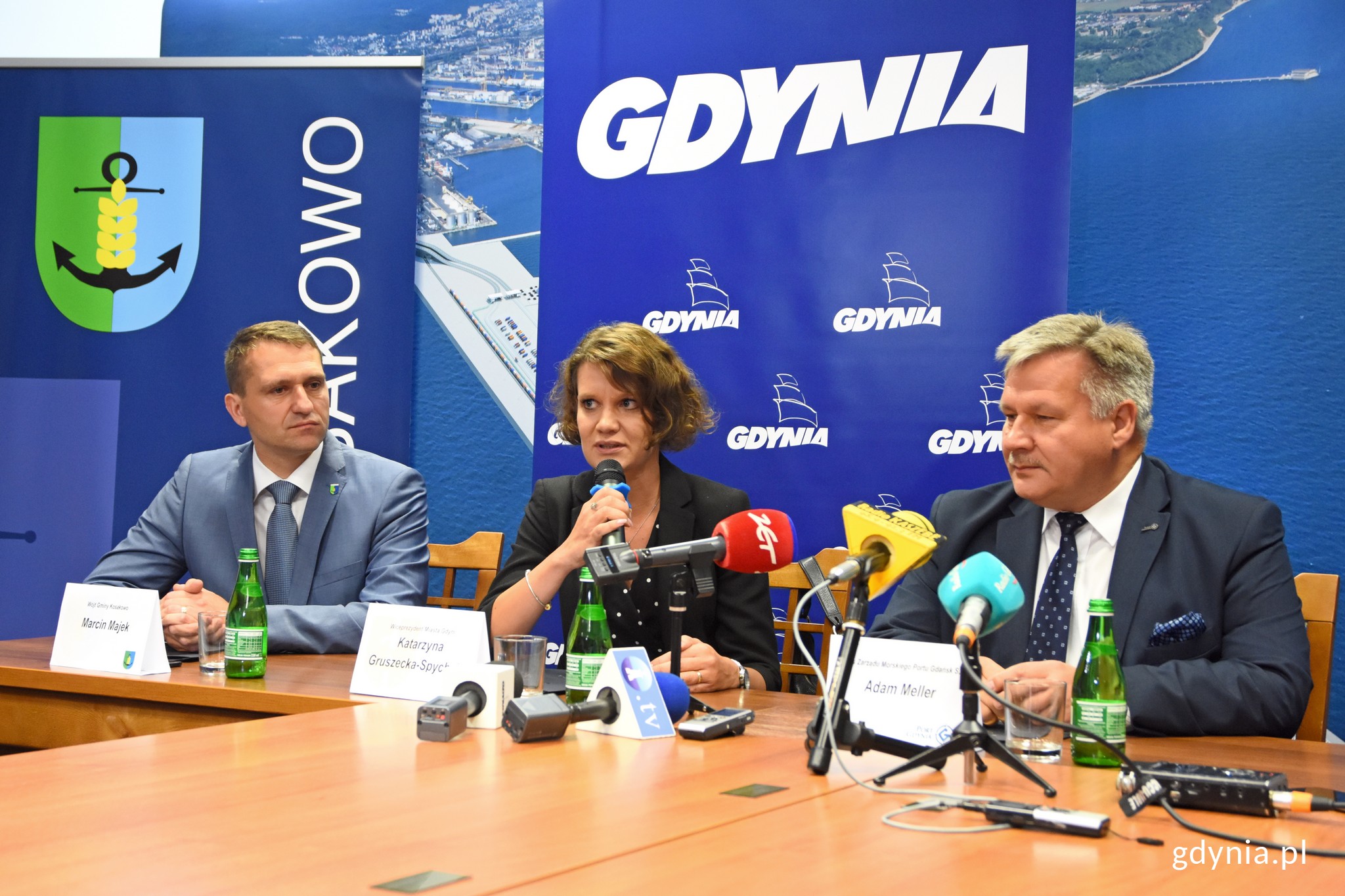 Sygnatariusze listu intencyjnego z 2019 roku. Od lewej: Marcin Majek, w&oacute;jt gminy Kosakowo, Katarzyna Gruszecka-Spychała, wiceprezydent Gdyni ds. gospodarki, Adam Meller, prezes Zarządu Morskiego Portu Gdynia, fot. Jan Ziarnicki