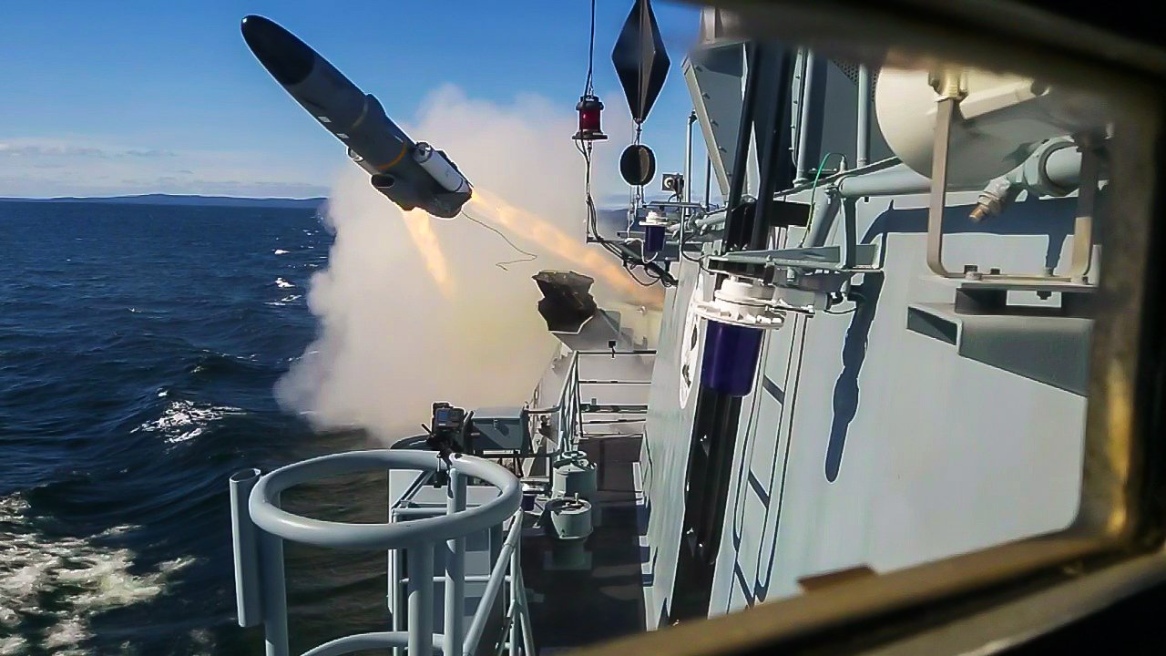 Pierwsze w historii strzelanie pocisk&oacute;w RBS. Źr&oacute;dło: 3 FO