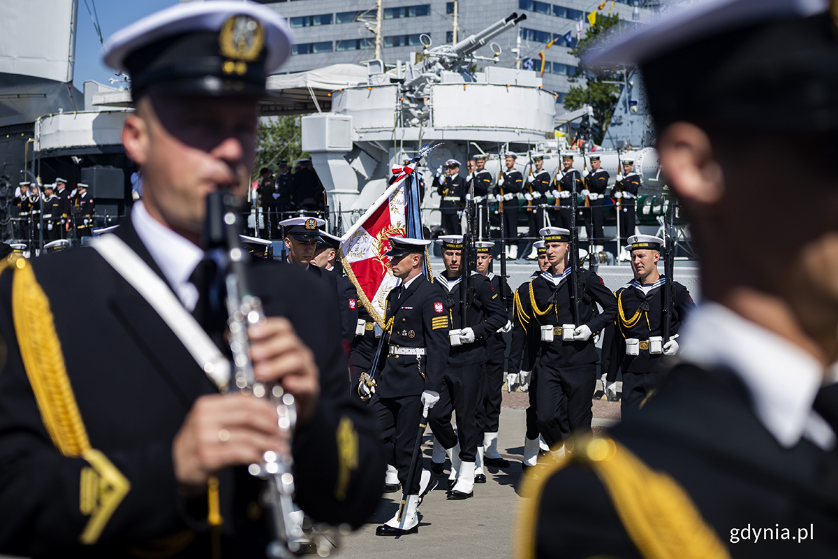 Uroczysty apel przed ORP Błyskawica. Fot. Przemysław Kozłowski