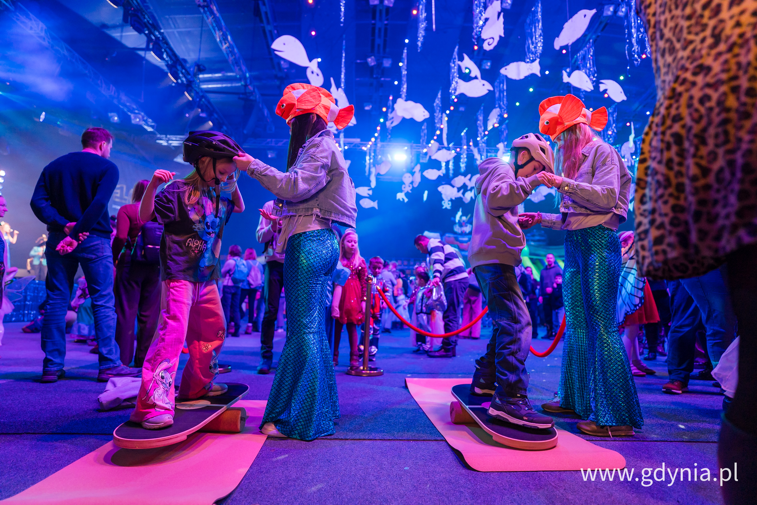 Dzieci na balu &bdquo;W krainie m&oacute;rz i ocean&oacute;w&rdquo;