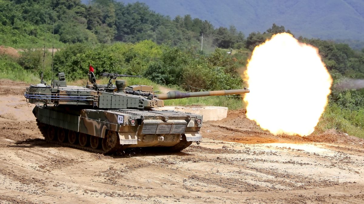 Czołg K2 w akcji na poligonie, fot. Agencja Uzbrojenia / Twitter