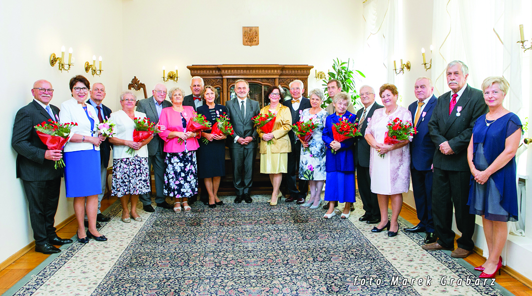 Pary, ktore otrzymały medale &bdquo;Za długoletnie pożycie małżeńskie&rdquo; - godz. 15.00