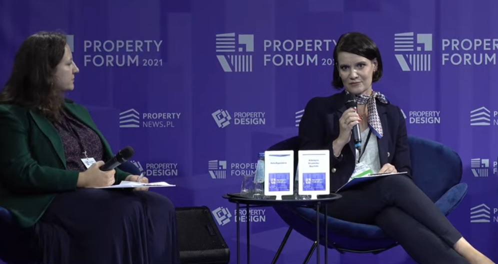 Marta Rogacewicz - dziennikarka PropertyNews.pl oraz Katarzyna Gruszecka-Spychała - wiceprezydent Gdyni ds. gospodarki podczas debaty na Property Forum 2021 // materiały prasowe