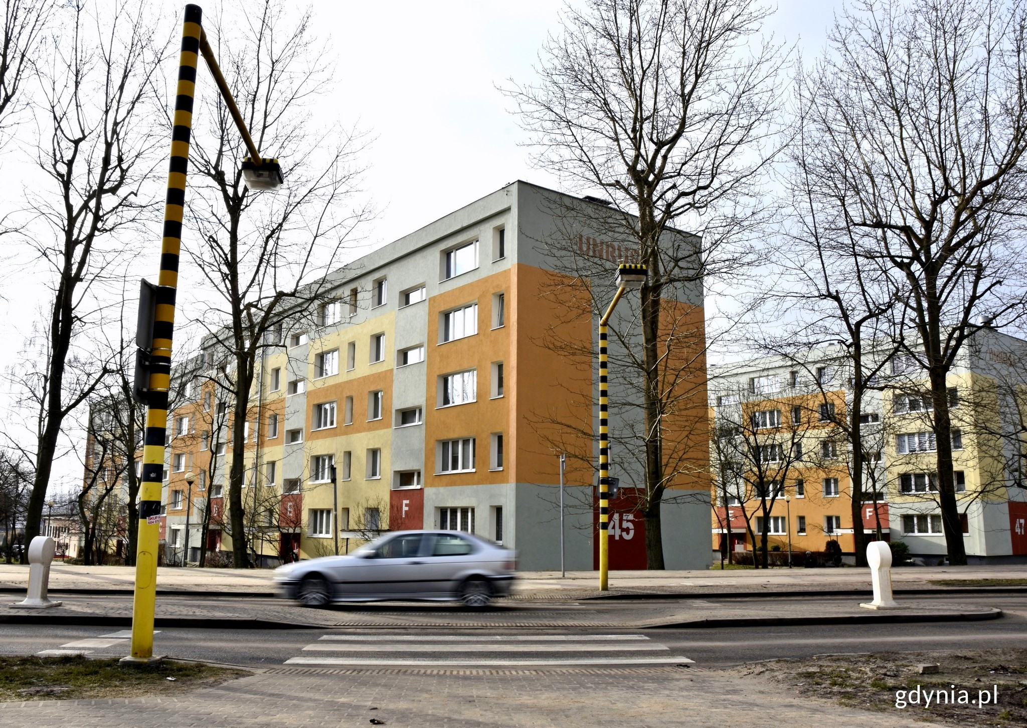 Szkoła przy ul. Unruga - tutaj znak z rejestratorem prędkości znacznie poprawi bezpieczeństwo najmłodszych, fot. Kamil Złoch