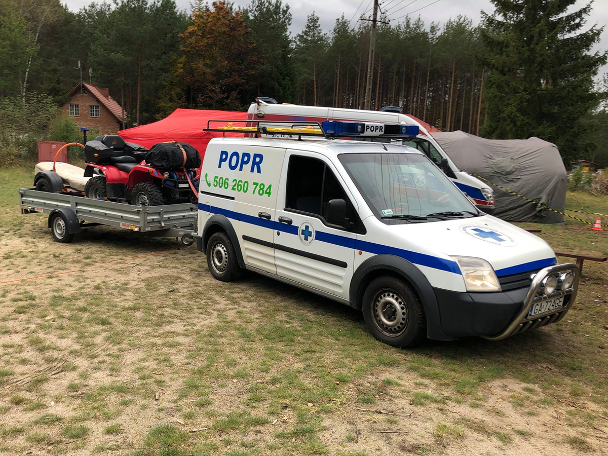 Samoch&oacute;d POPR, kt&oacute;ry uległ zniszczeniu podczas wypadku. Fot. POPR / Facebook