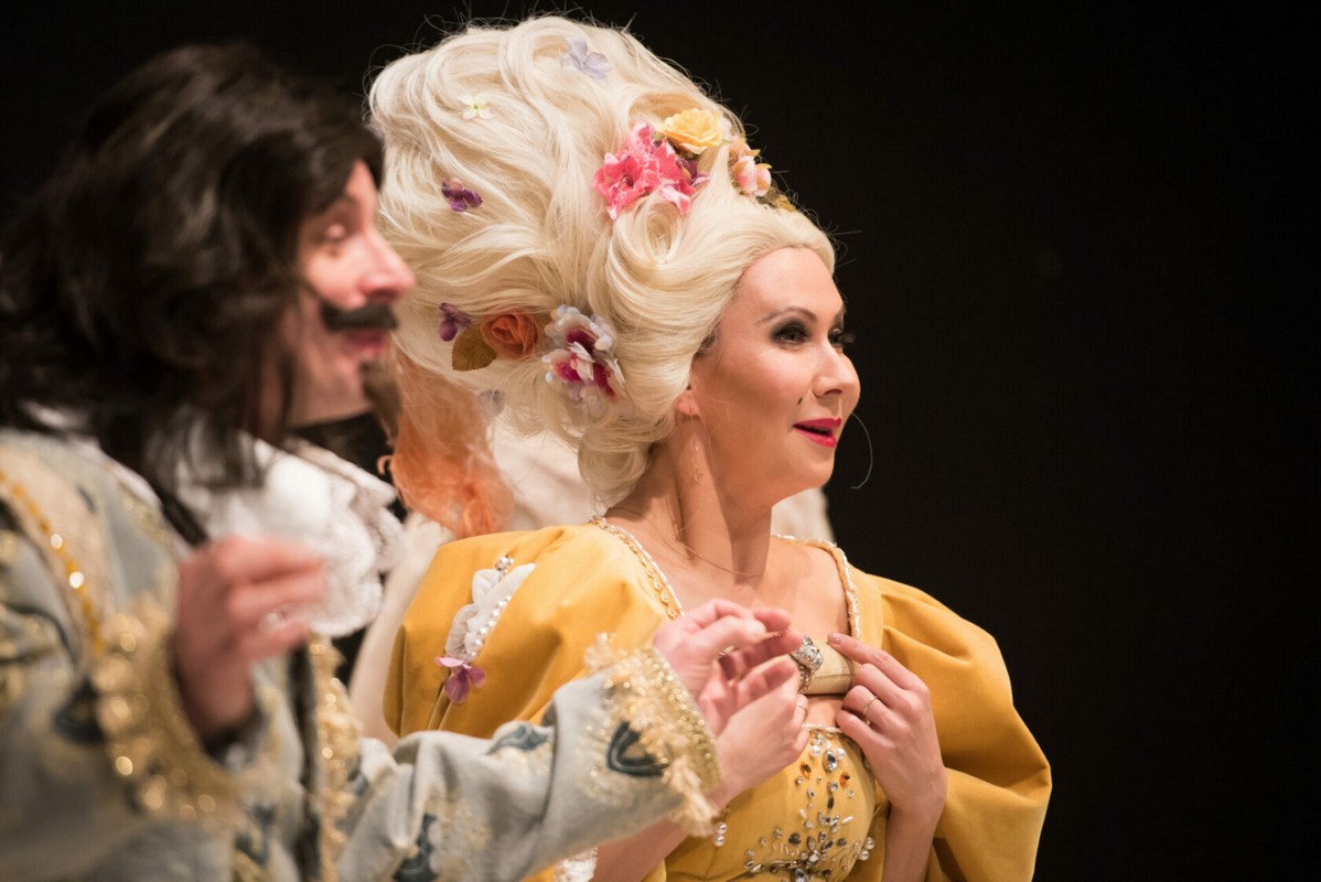 Monika Babicka jako Kr&oacute;lowa w spektaklu "Trzej muszkieterowie" // fot. Roman Jocher