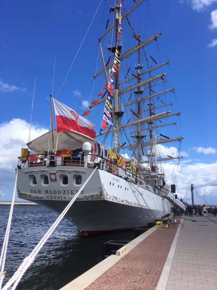 Dar Młodzieży z galą banderową