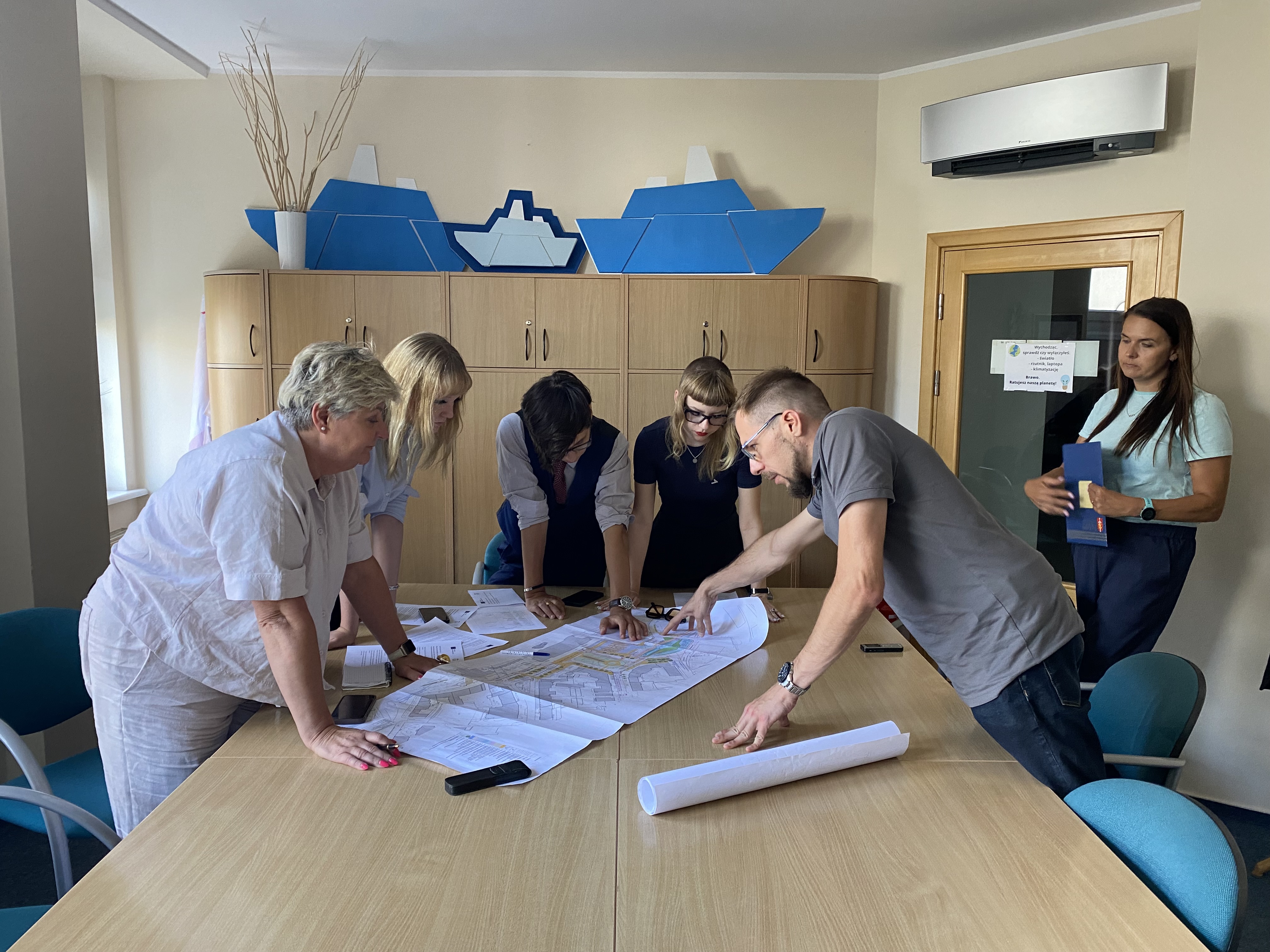 spotkanie z przedstawicielami Młodzieżowej Rady Miasta oraz Tadeuszem Szemiotem, przewodniczącym Rady Miasta Gdyni, mat. gdynia mobilna 