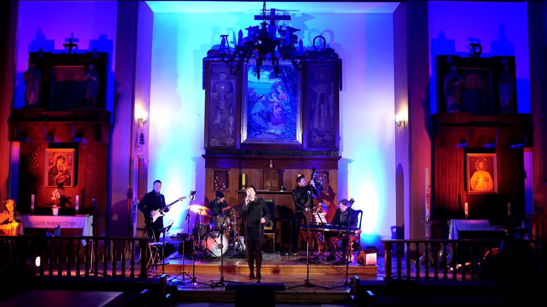 XXII Tradycyjne Zaduszki Jazzowe &ndash; retransmisja, zrzut ekranu z koncertu w Kościele oo. Franciszkan&oacute;w w Gdyni