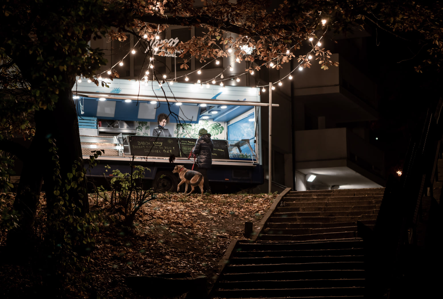 Food trucki w sezonie letnim, ale i poza nim pojawiają się w r&oacute;żnych miejscach w Gdyni, fot. z naszej facebookowej grupy Gdynia w obiektywie, autorka: Franki EM