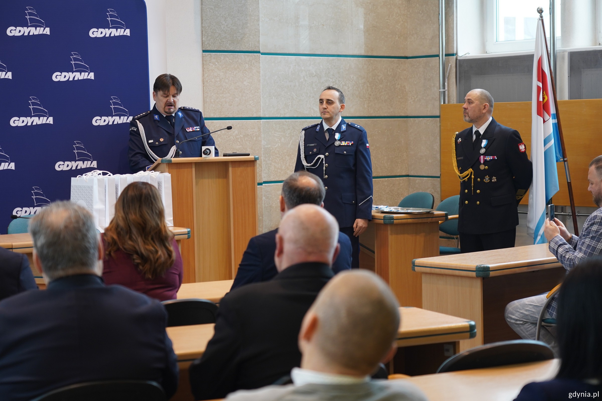 Przy mikrofonie Krzysztof Wasilewski, pomysłodawca i organizator akcji 