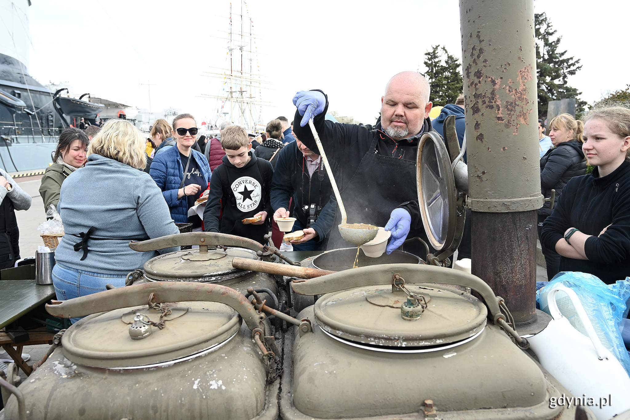 Błyskawiczna Maj&oacute;wka przy ORP Błyskawica. Fot. Michał Puszczewicz