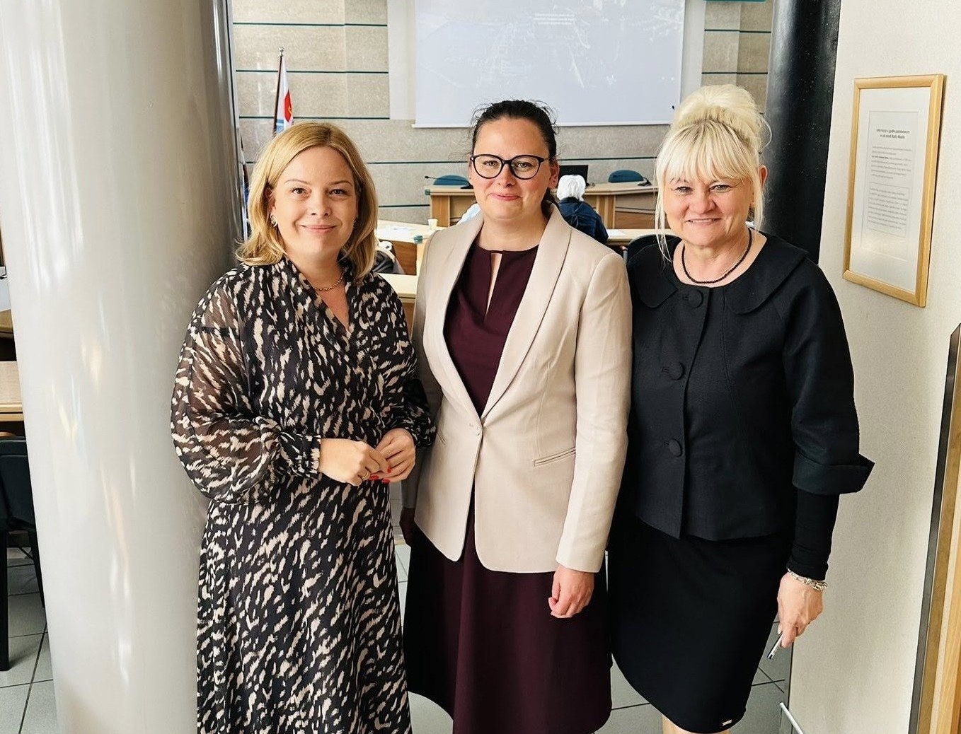 Nowe dyrektorki Anna Piskulak (druga od lewej) i Anna Gulgowska (druga od prawej) w towarzystwie wiceprezydentki Oktawii Gorzeńskiej i naczelniczki Wydziału Edukacji Iwony Tanewskiej (mat. prasowe)