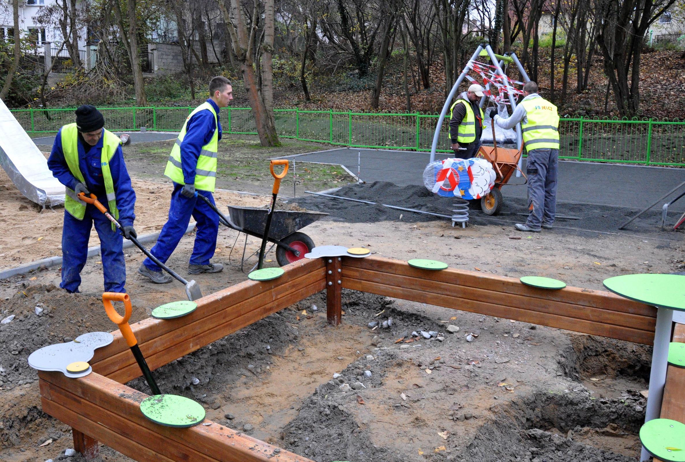 Jedno z nowych urządzeń na placu zabaw, fot. Lechosław Dzierżak