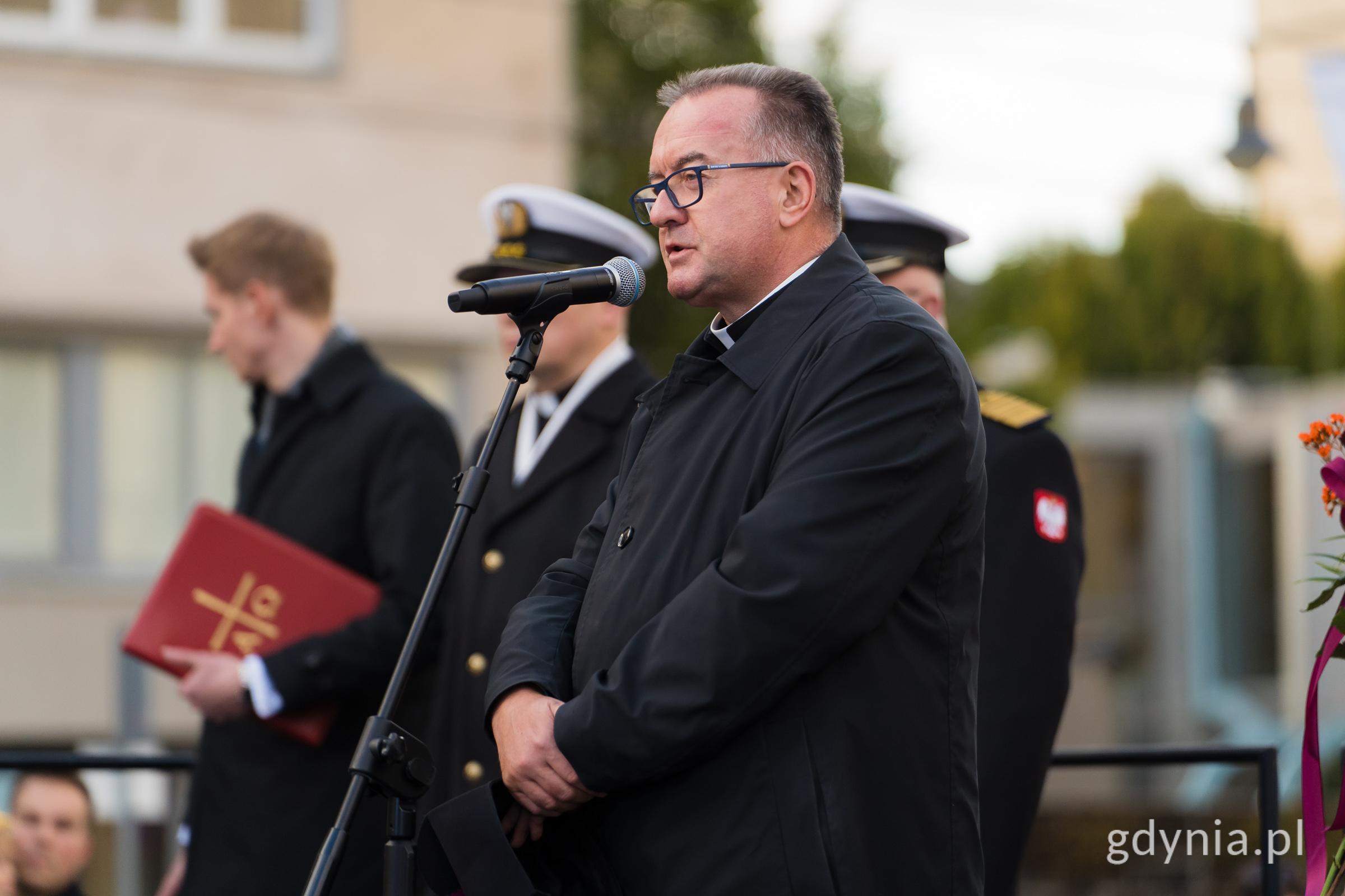 Ksiądz kanonik Jan Kowalski