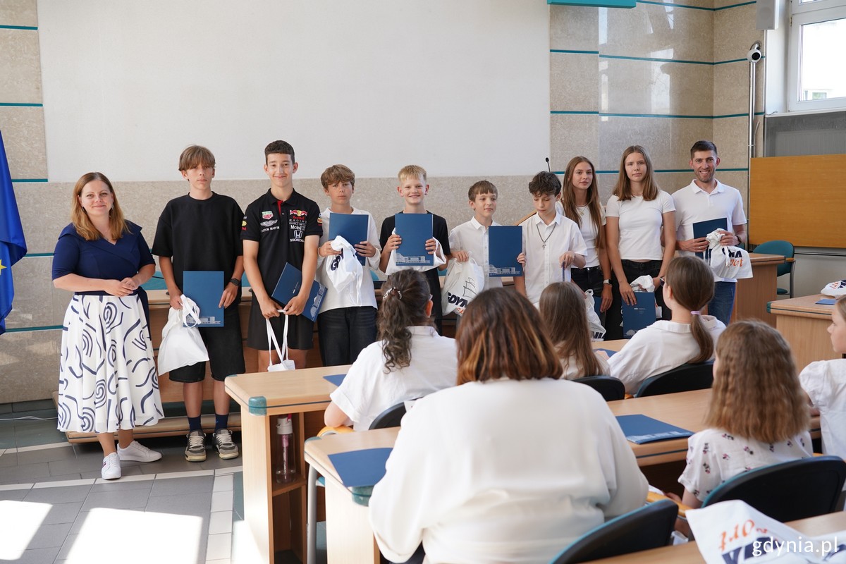 SP 48 &ndash; Mistrzostwo wojew&oacute;dztwa w rugby tag: Franciszek Kredens, Nathalie Machera, Barosz Makrucki, Michał Makrucki, Maksymilian Orzechowski, Oliwia Prandol, Olaf Rusak, Jan Zyśk; trener Jakub Ambrosiewicz