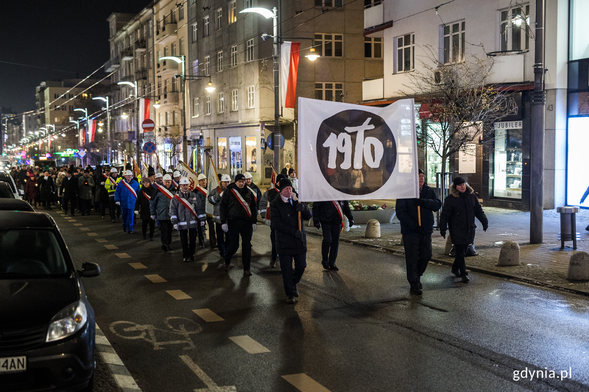 Poch&oacute;d rocznicowy ulicą Świętojańską. Fot. Karol Stańczak