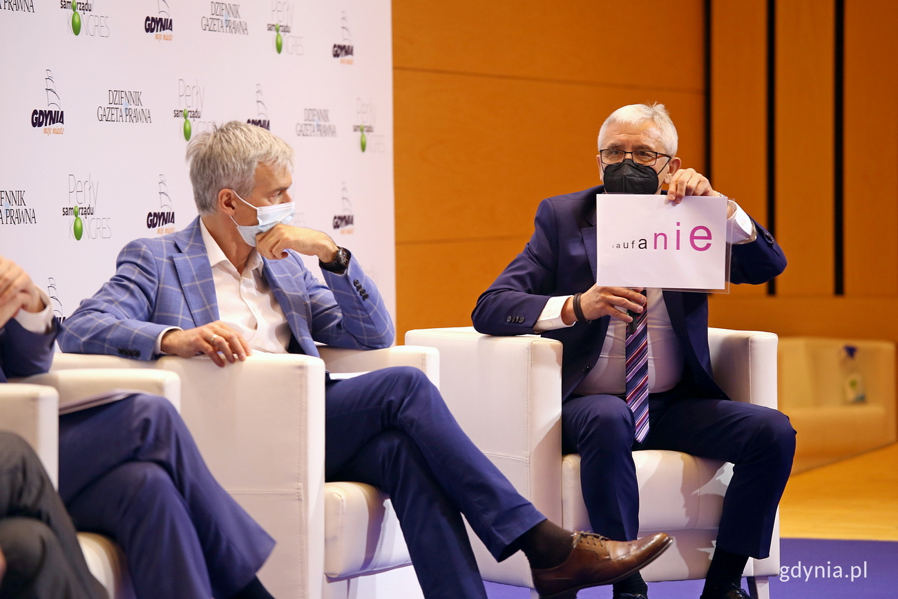 Pierwsza sesja obfitowała w dyskusje, pojawił się m.in. wątek braku zaufania samorząd&oacute;w do poczynań rządu. Na zdjęciu Marek W&oacute;jcik ze Związku Miast Polskich, fot. Przemysław Kozłowski