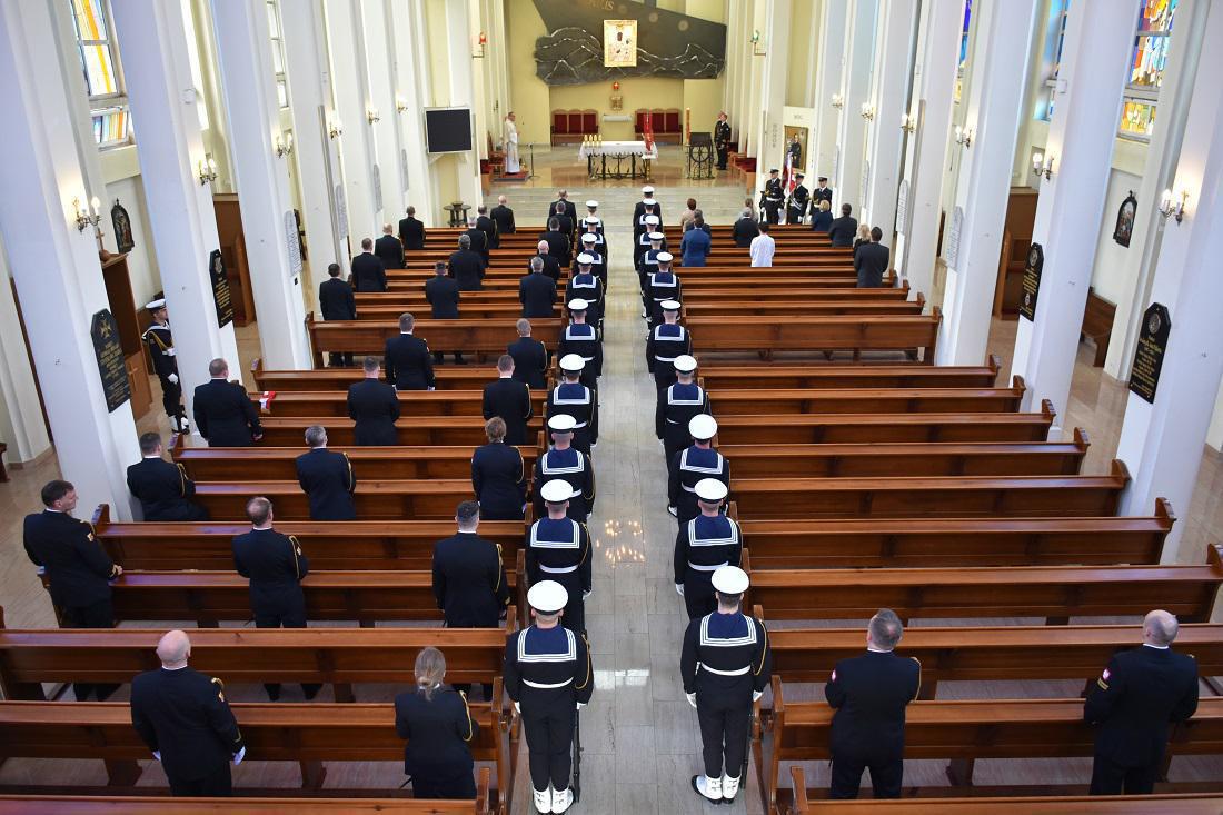 Msza w Kościele Garnizonowym z zachowaniem środk&oacute;w ostrożności, fot. Komenda Portu Wojennego Gdynia
