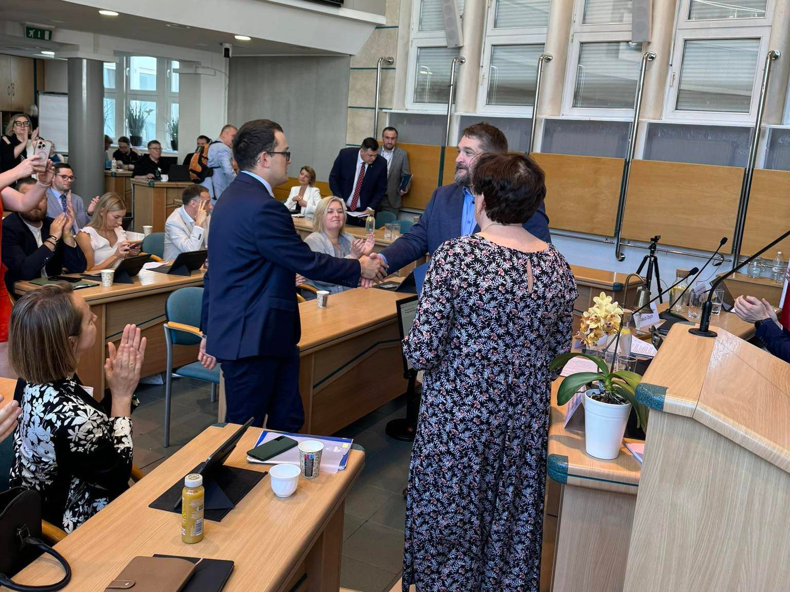 Na zdj. m.in. przewodniczący Rady Miasta Gdyni Tadeusz Szemiot i Janek G&oacute;recki z Młodzieżowej Rady Miasta